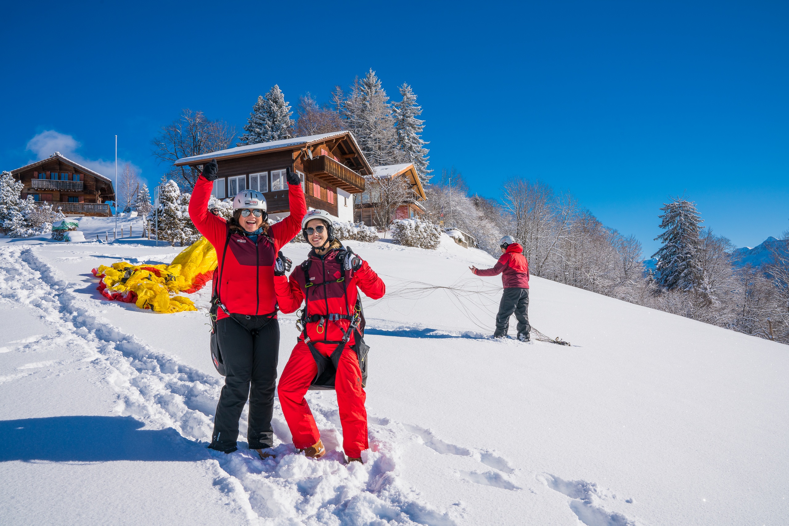 paragliding-interlaken-winter-schnee-sonnenschein