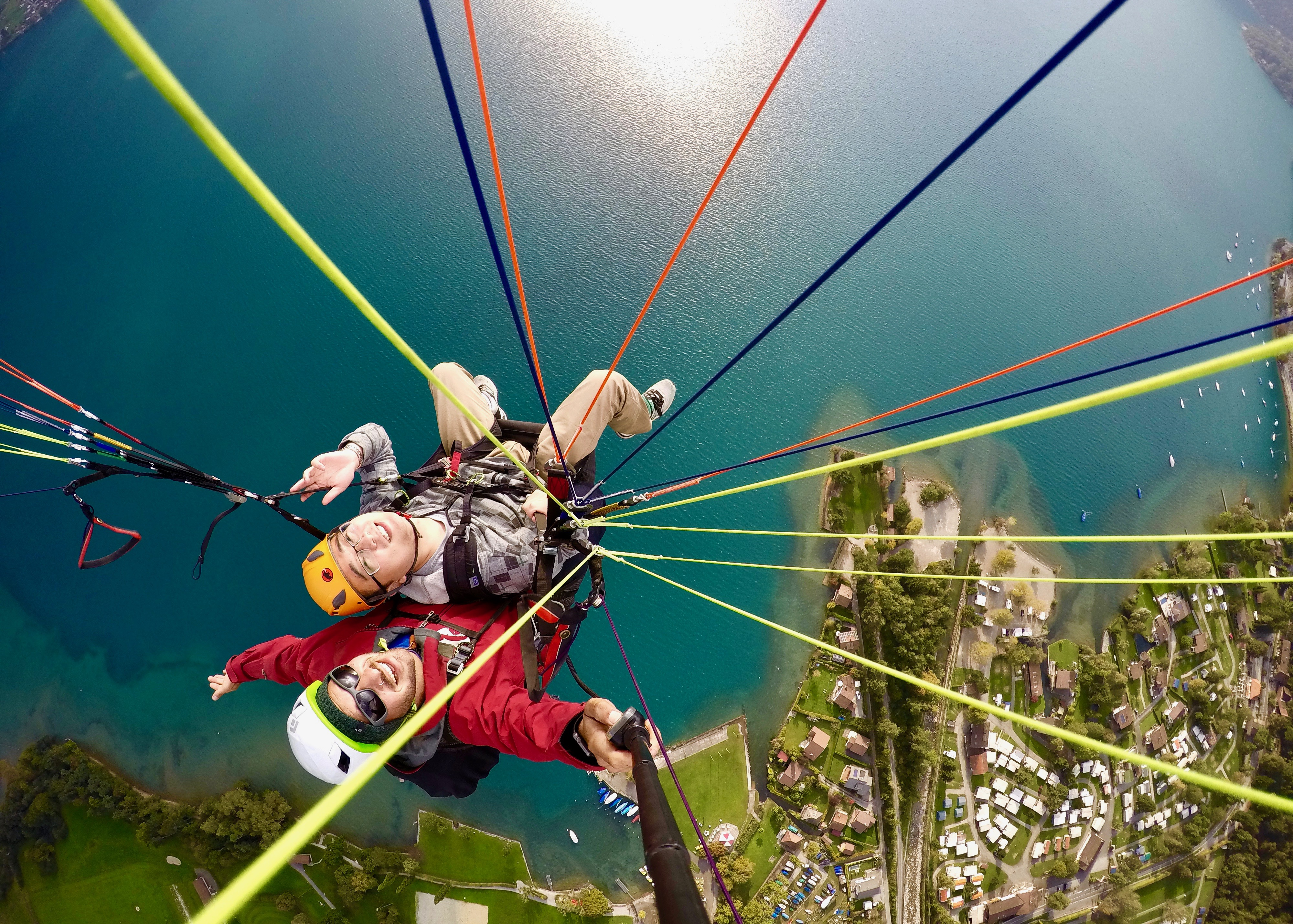 swiss-paragliding-sommer-thunersee
