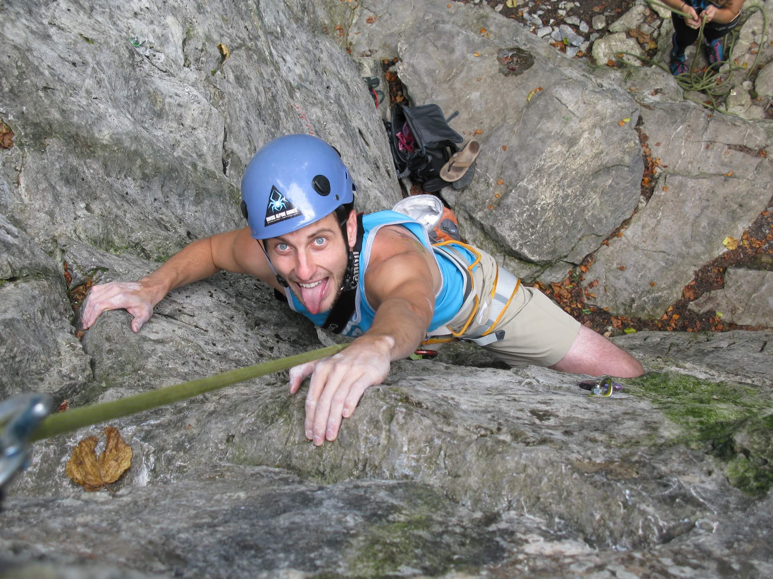 swiss-alpine-guides-klettern-felswand-rock-climbing