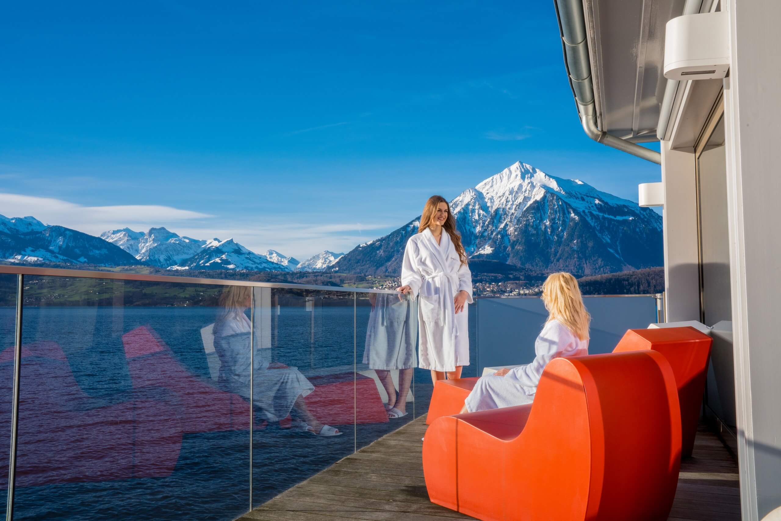parkhotel-gunten-wellness-winter-bootshaus-niesen-thunersee