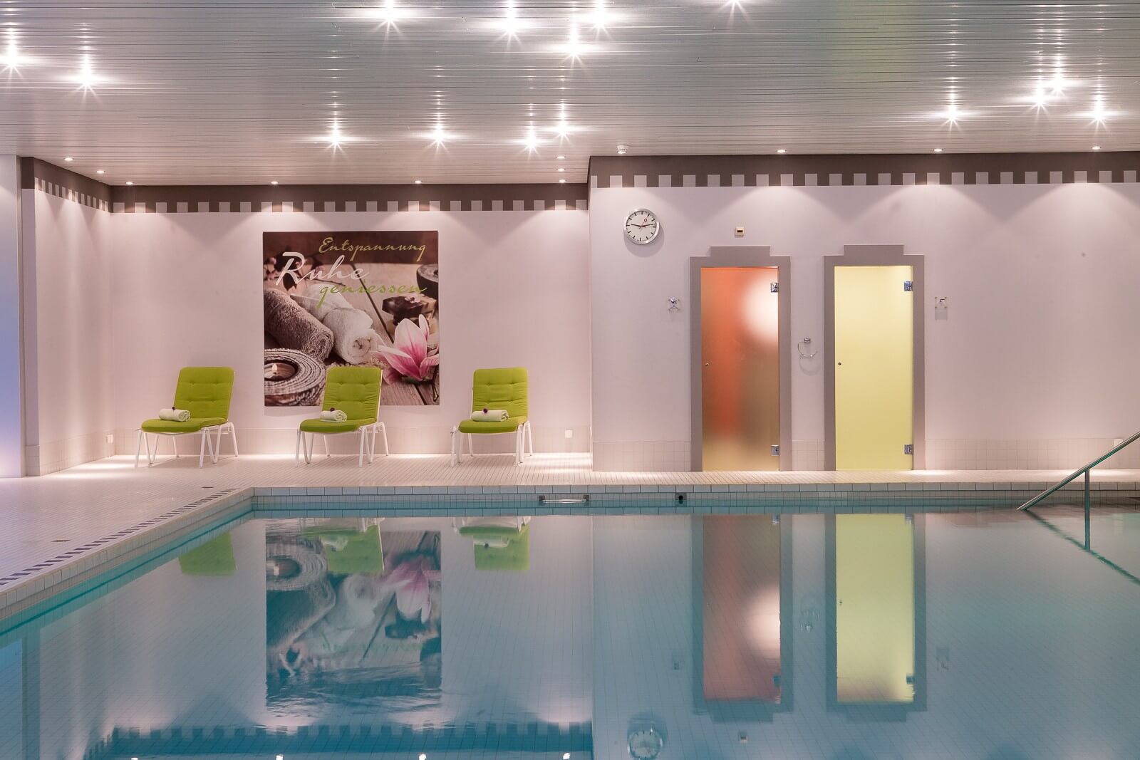 interlaken-clarins-beauty-center-pool-innen