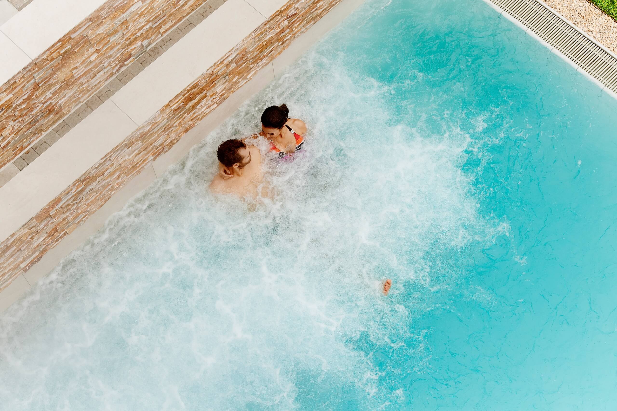 eden-spa-hallenbad-sprudelbad-wellness