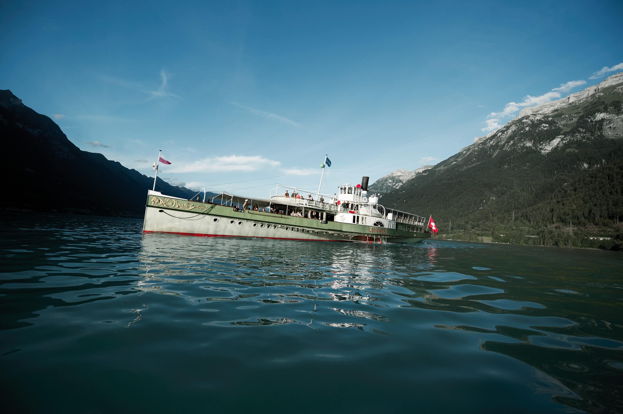 brienzersee-schifffahrt-sommer-loetschberg-dampfschiff