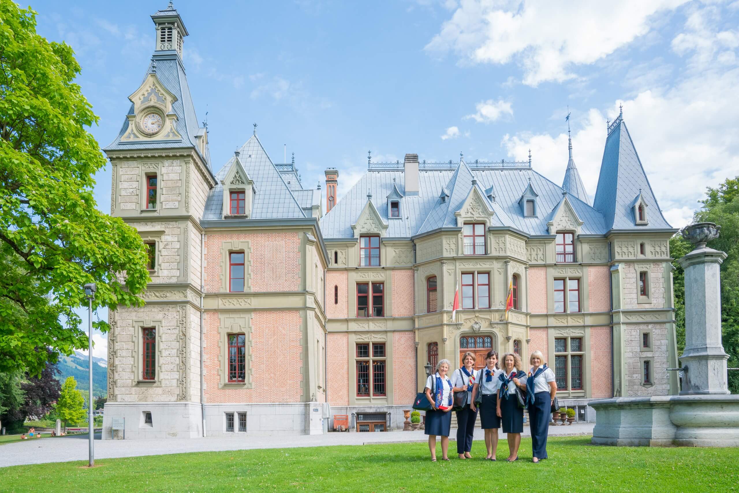 thun-stadtfuehrungen-sommer-schloss-schaudau-juwelen-der-schadau-gruppenbild