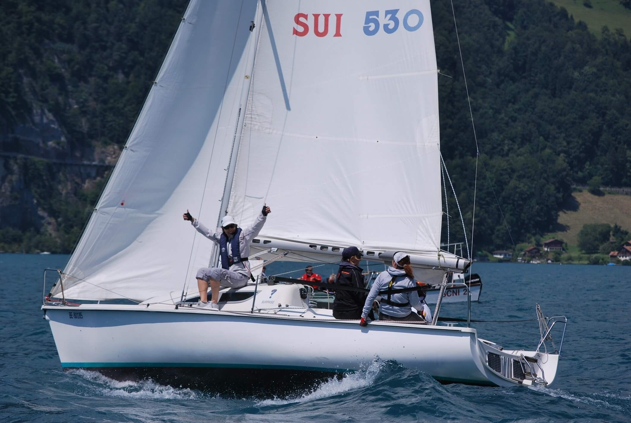 interlaken-segelschule-neuhaus-segelschiff-sommer-segeln