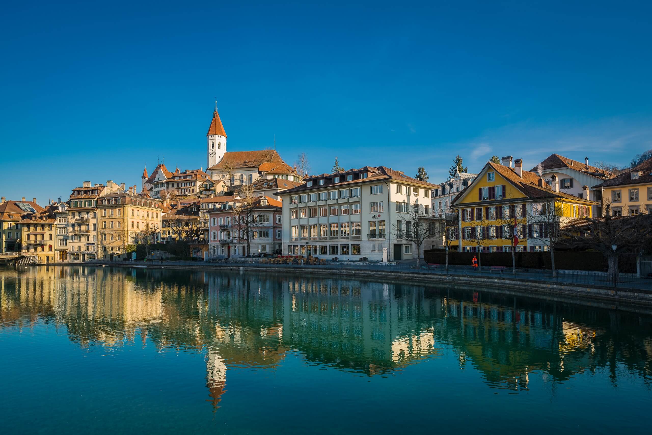 thun-aarequai-schloss-thun-fluss-aare