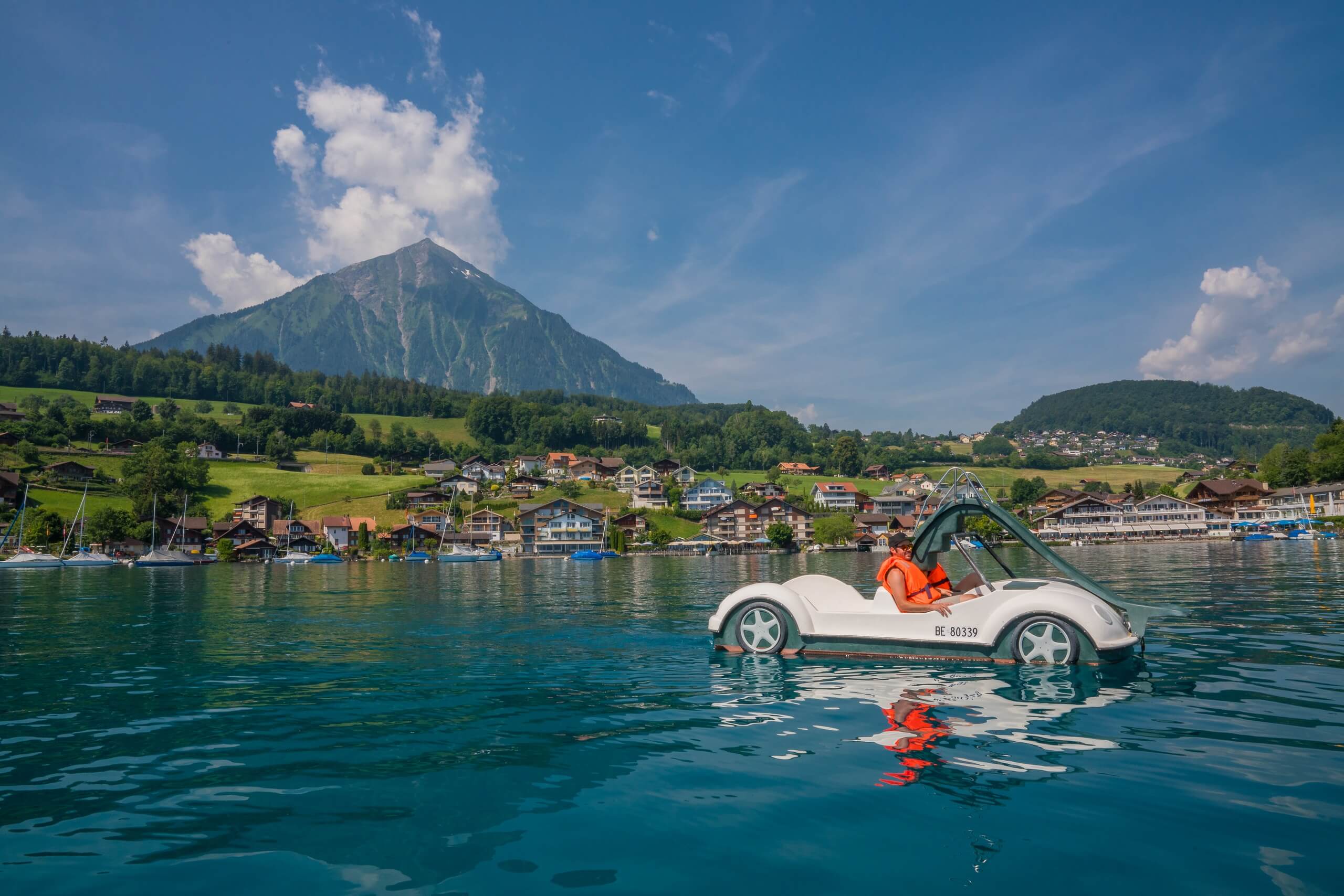 faulensee-thunersee-pedalo-sommer