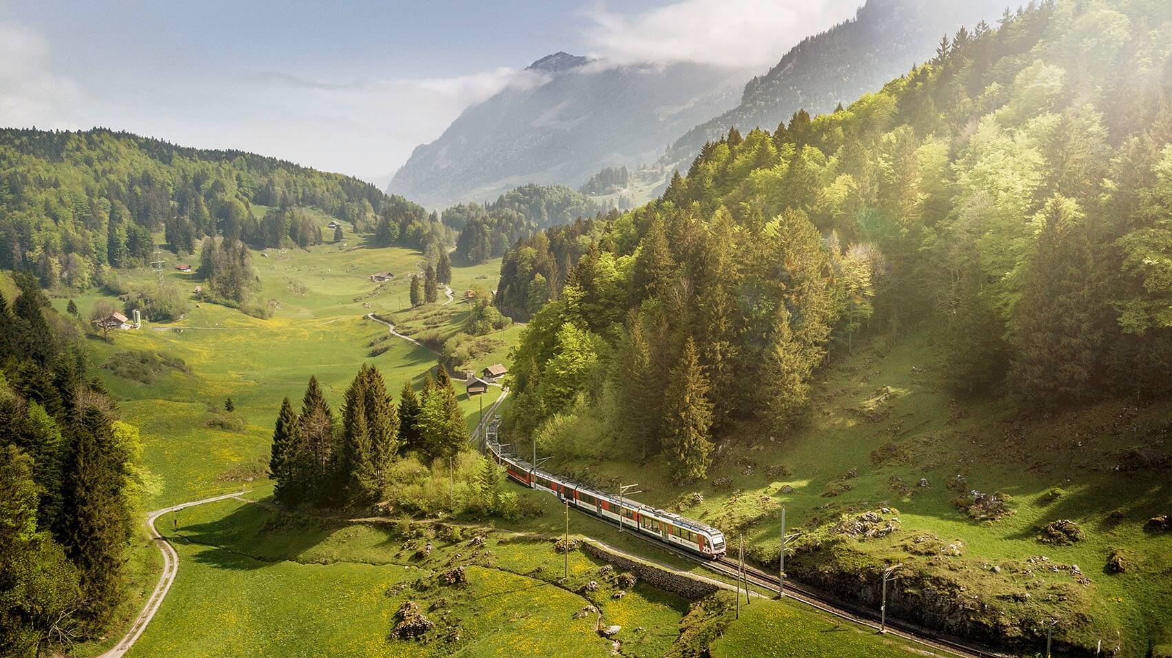 luzern-interlaken-express-sommer-zentralbahn-haslital