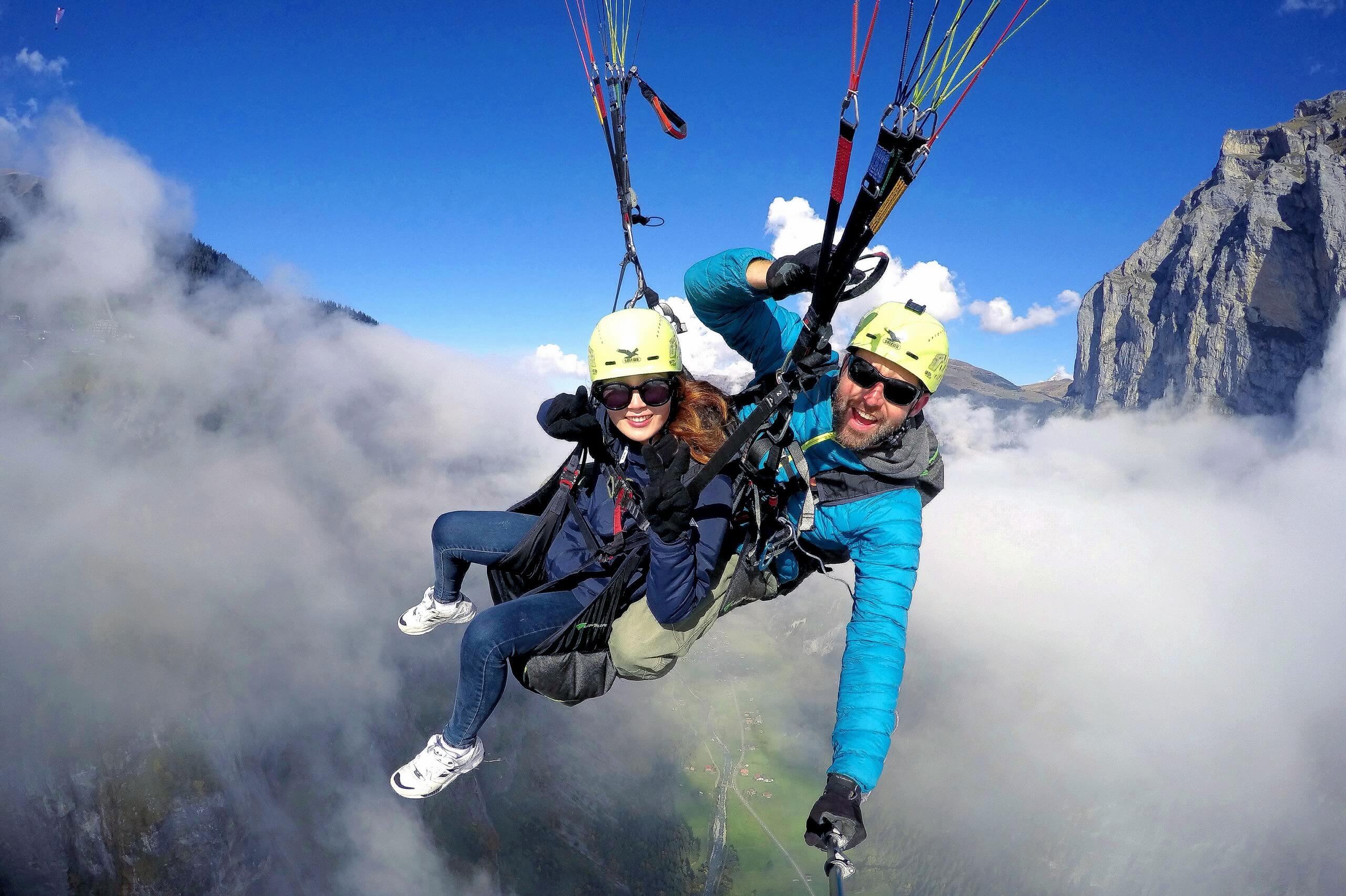 interlaken-paragliding-alpinair-herbst-nebel