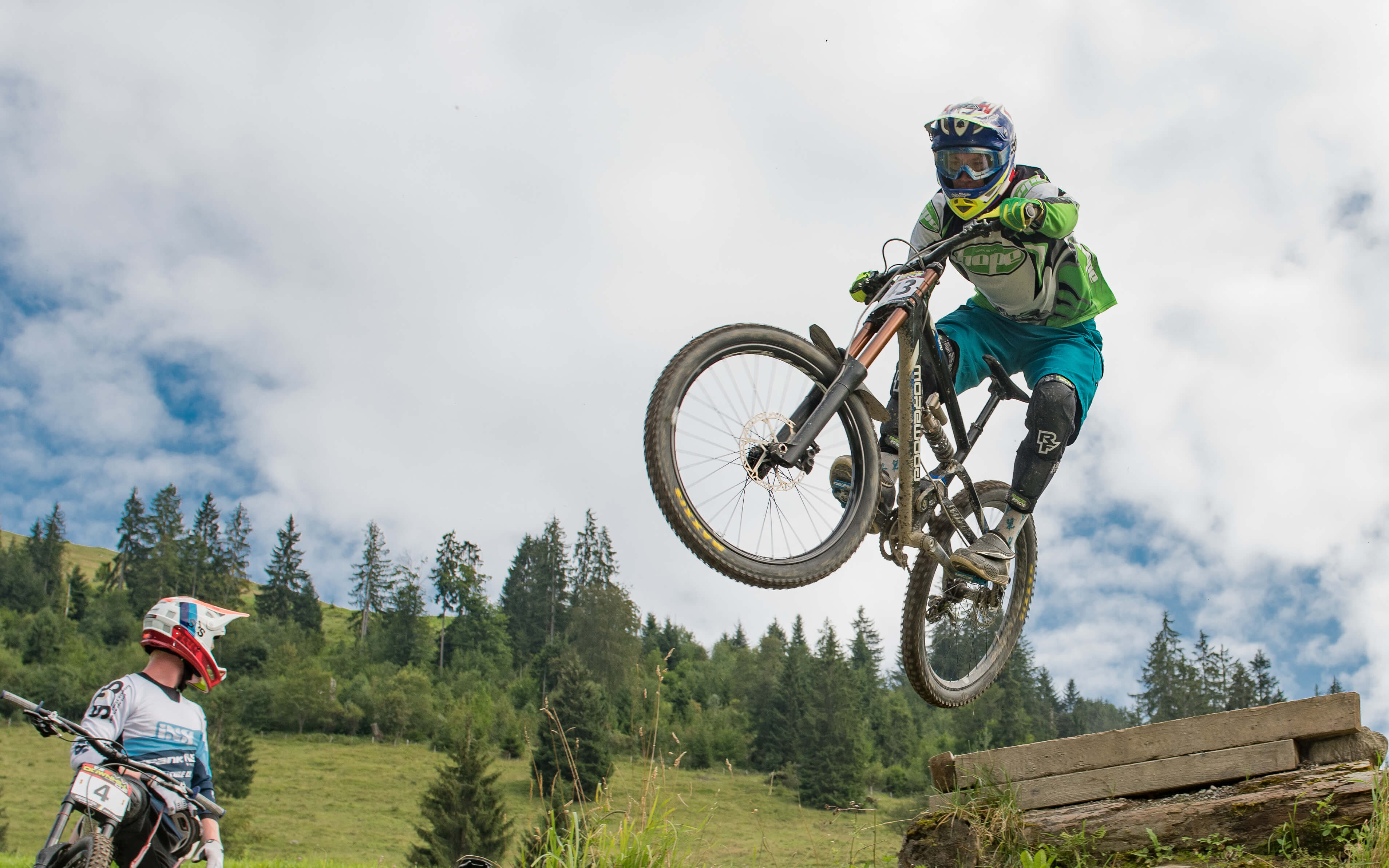 Courageous jumps on the Wiriehorn downhill trail