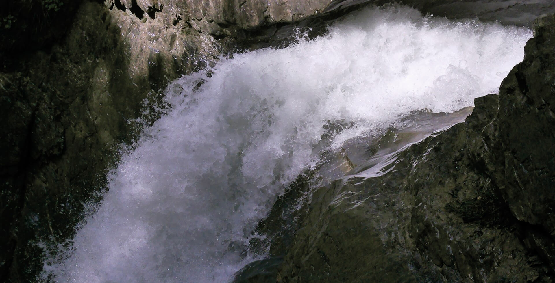 stechelberg-truemmelbachfaelle-wasser