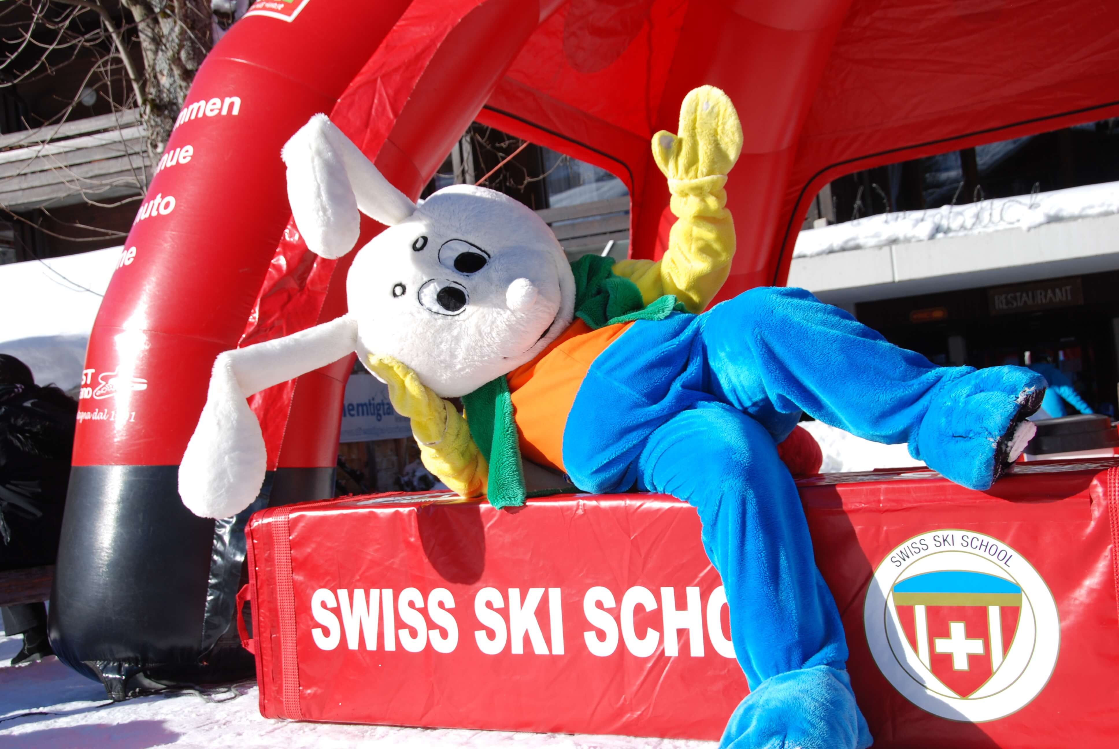 Der Snowli zu Besuch bei der Skischule Wiriehorn