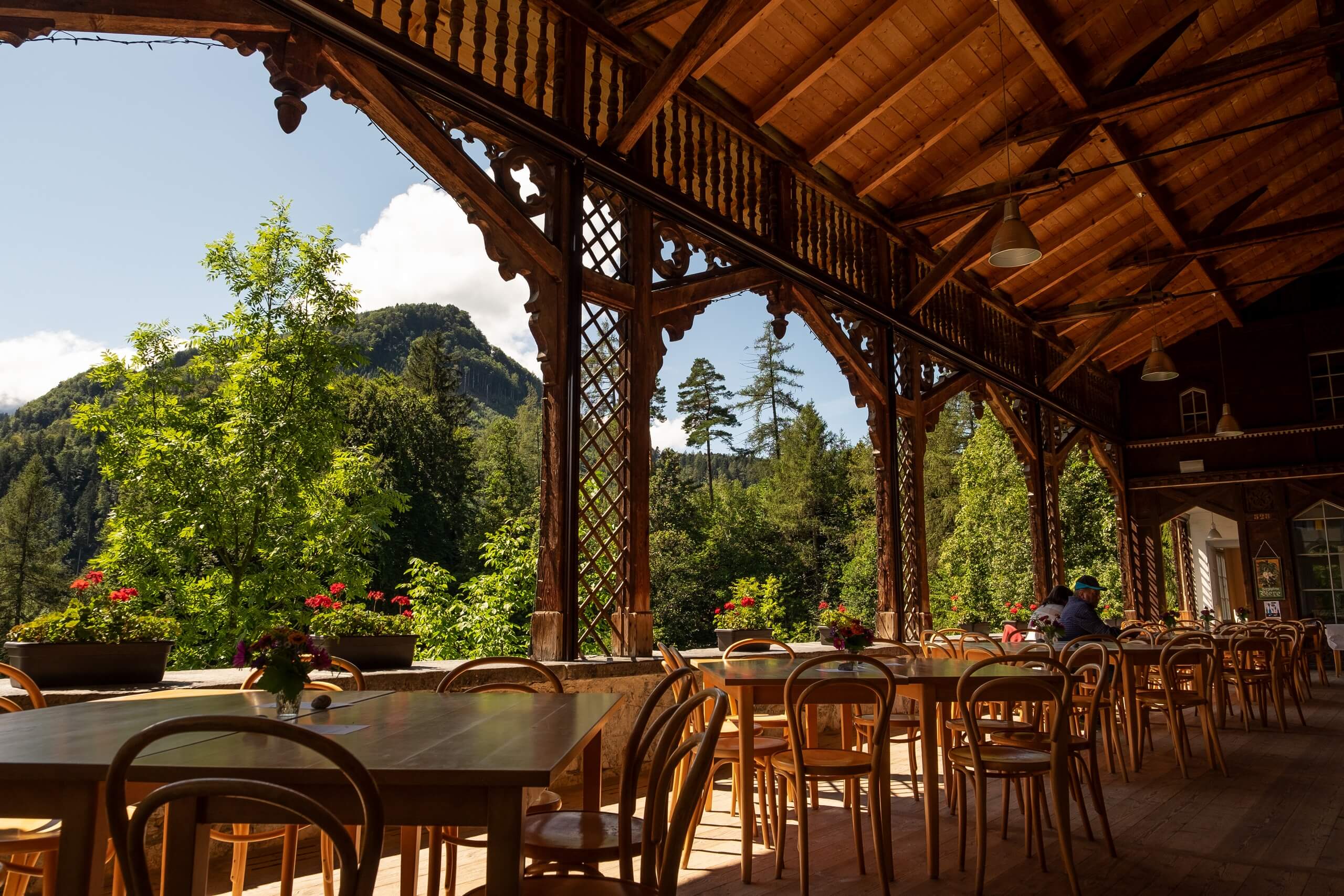 interlaken-trinkhalle-rugen-aussenbereich