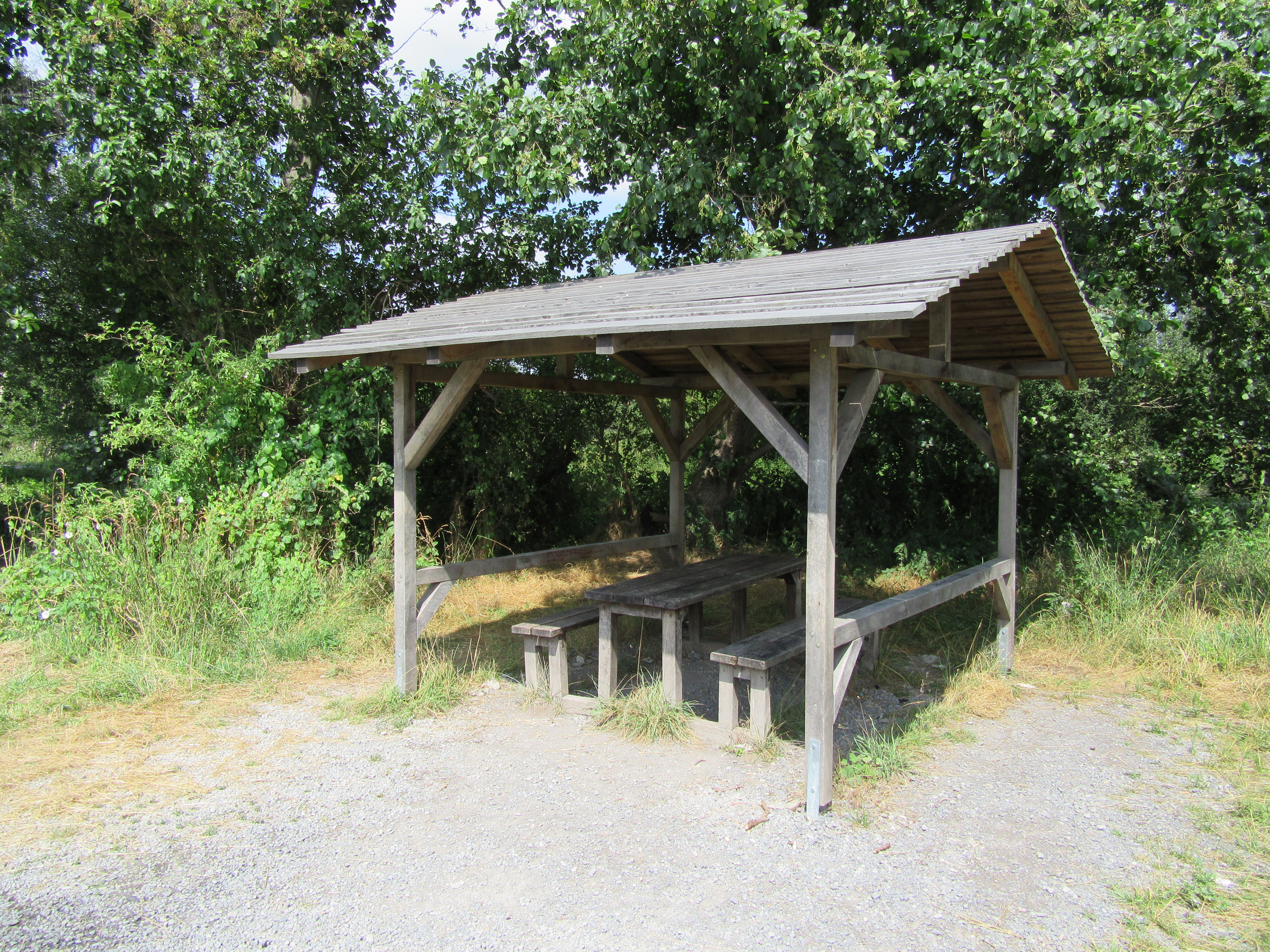 Picknickplatz in der Schutzhütte Nähe Aussichtsturm Ostenmeer