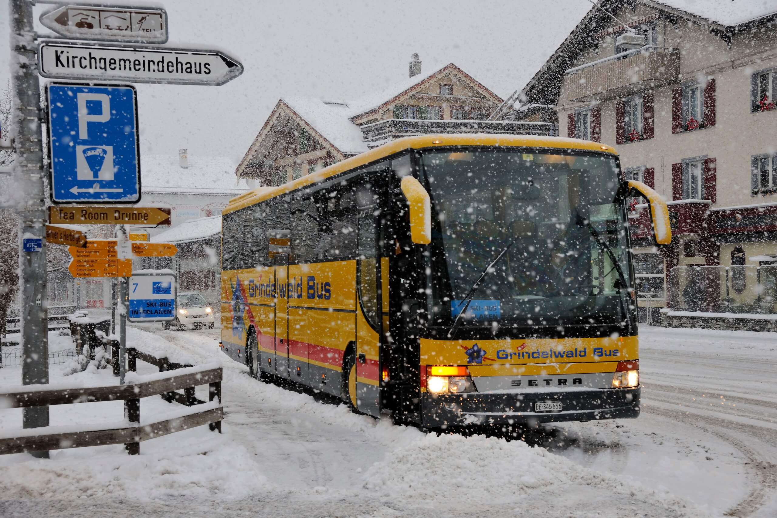 interlaken-skibus-winter-haltestelle-grindelwald-bus