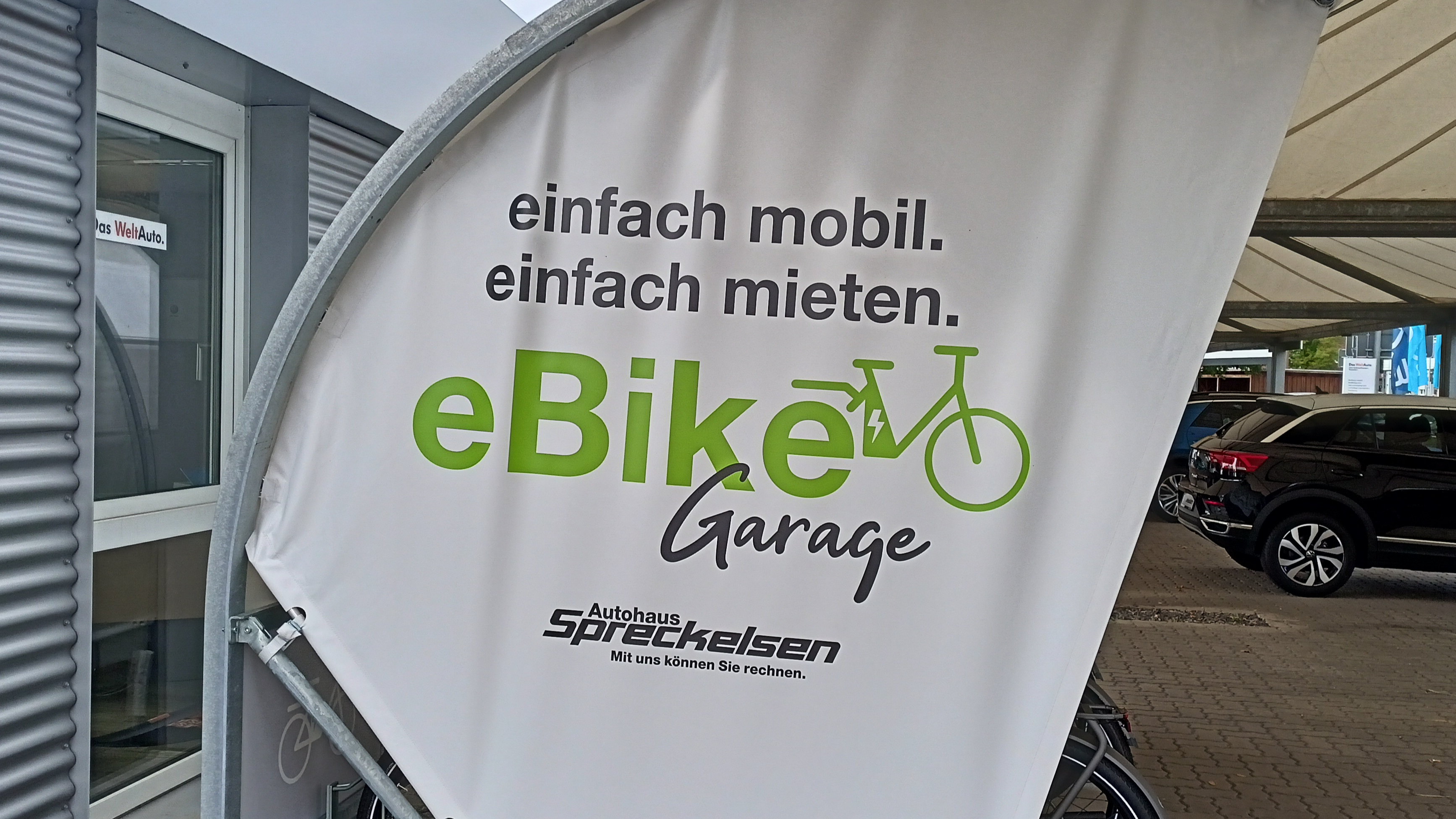 Es stehen Ihnen vier Damen E-Bikes und ein Herren E- Bike zur Verfügung.