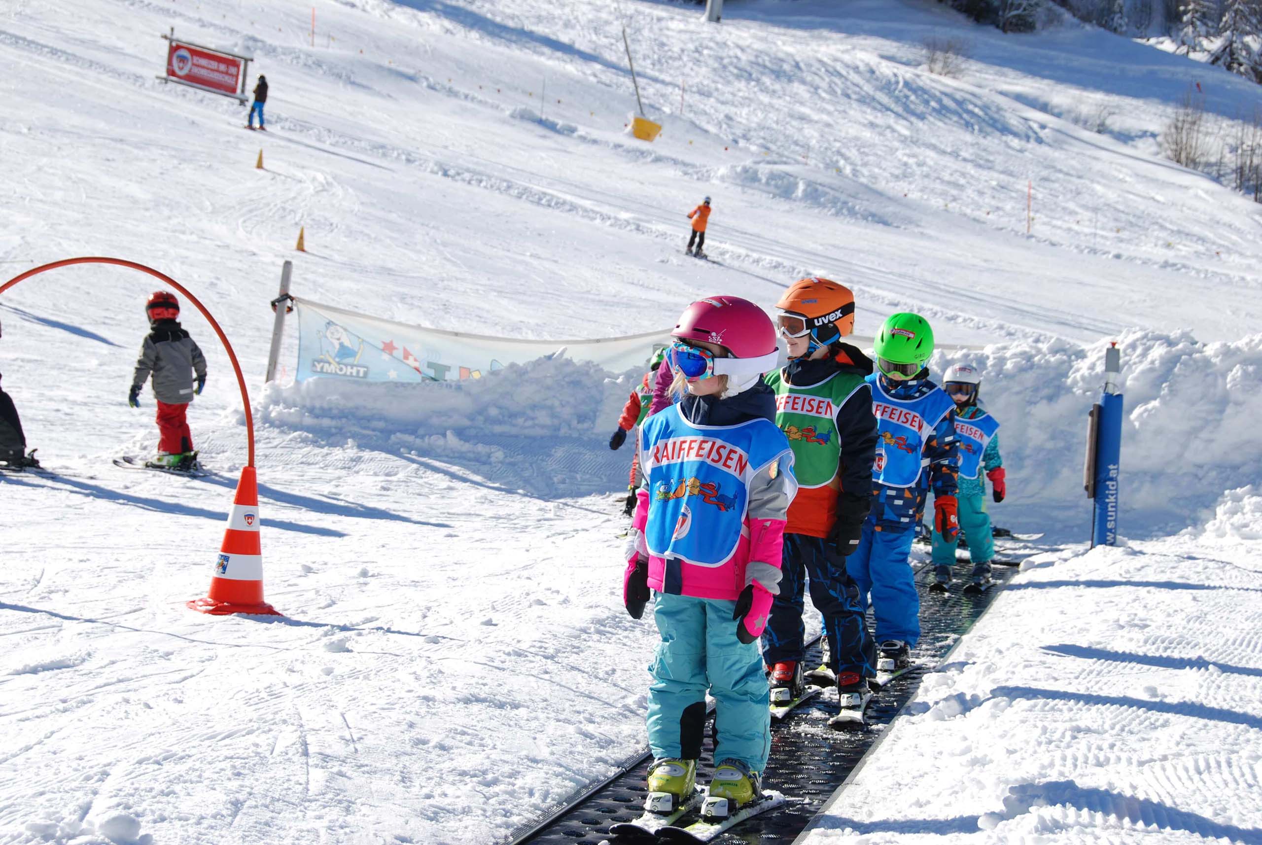 diemtigtal-wiriehorn-winter-skischule-kinder-förderband