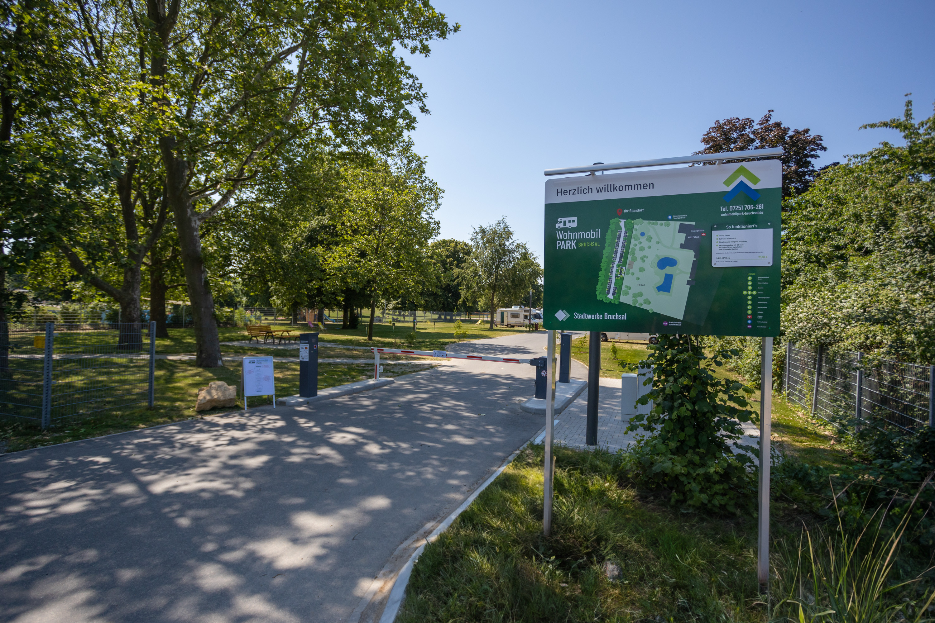 Einfahrt des Wohnmobilstellplatzes Bruchsal