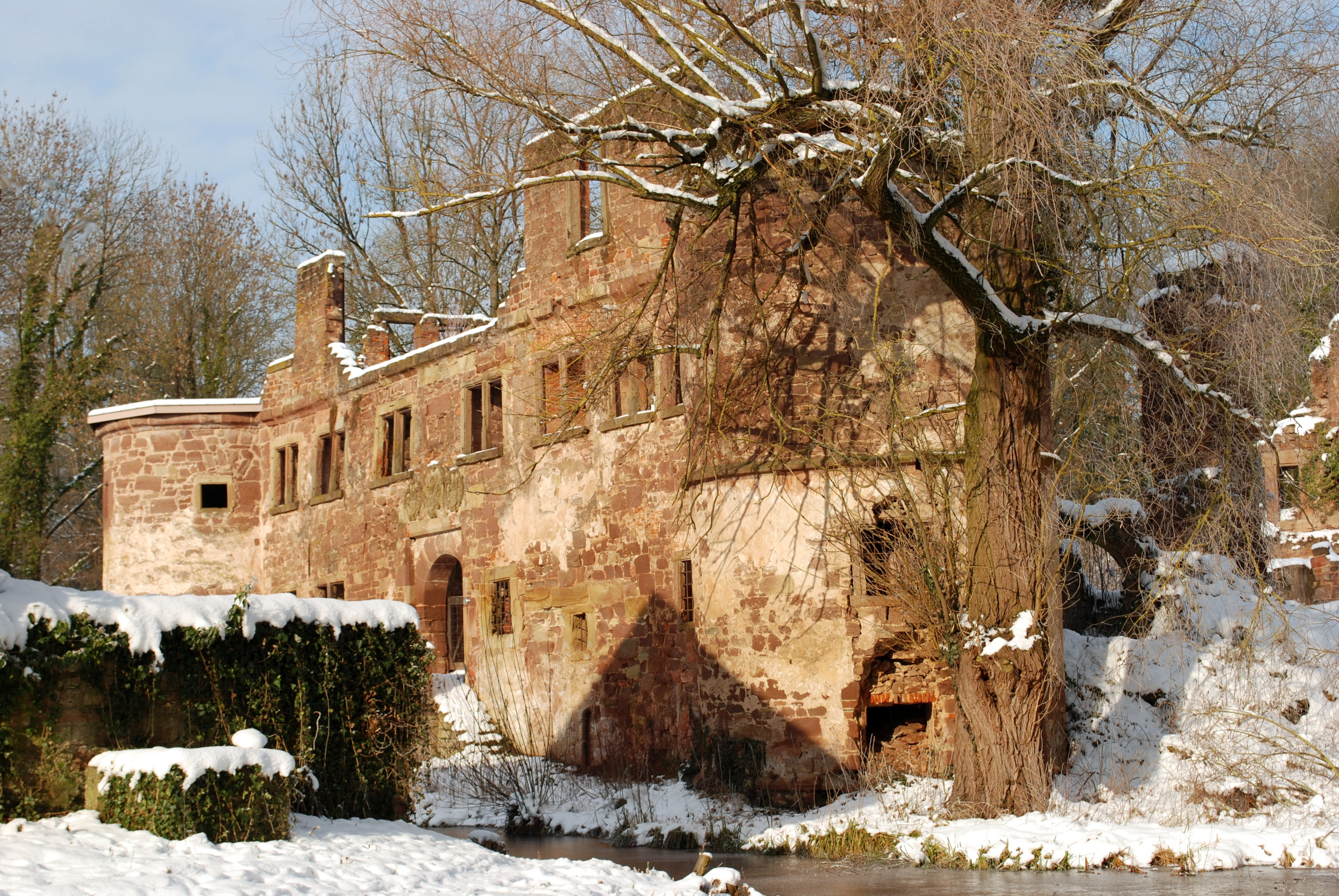 Wasserschloss im Winter