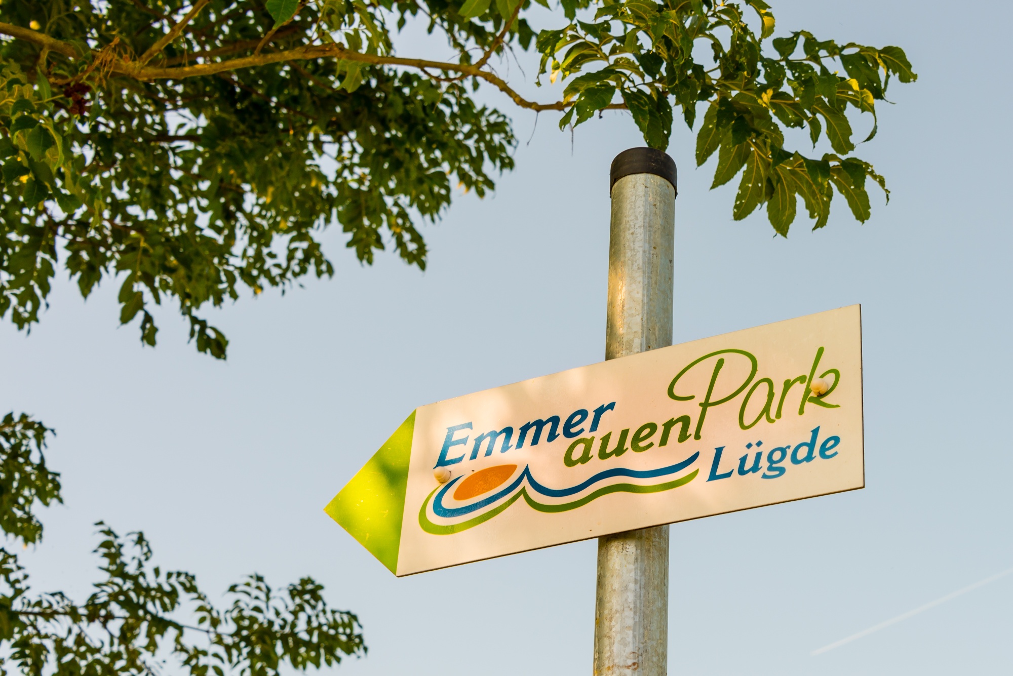 Schild zum Emmerauenpark