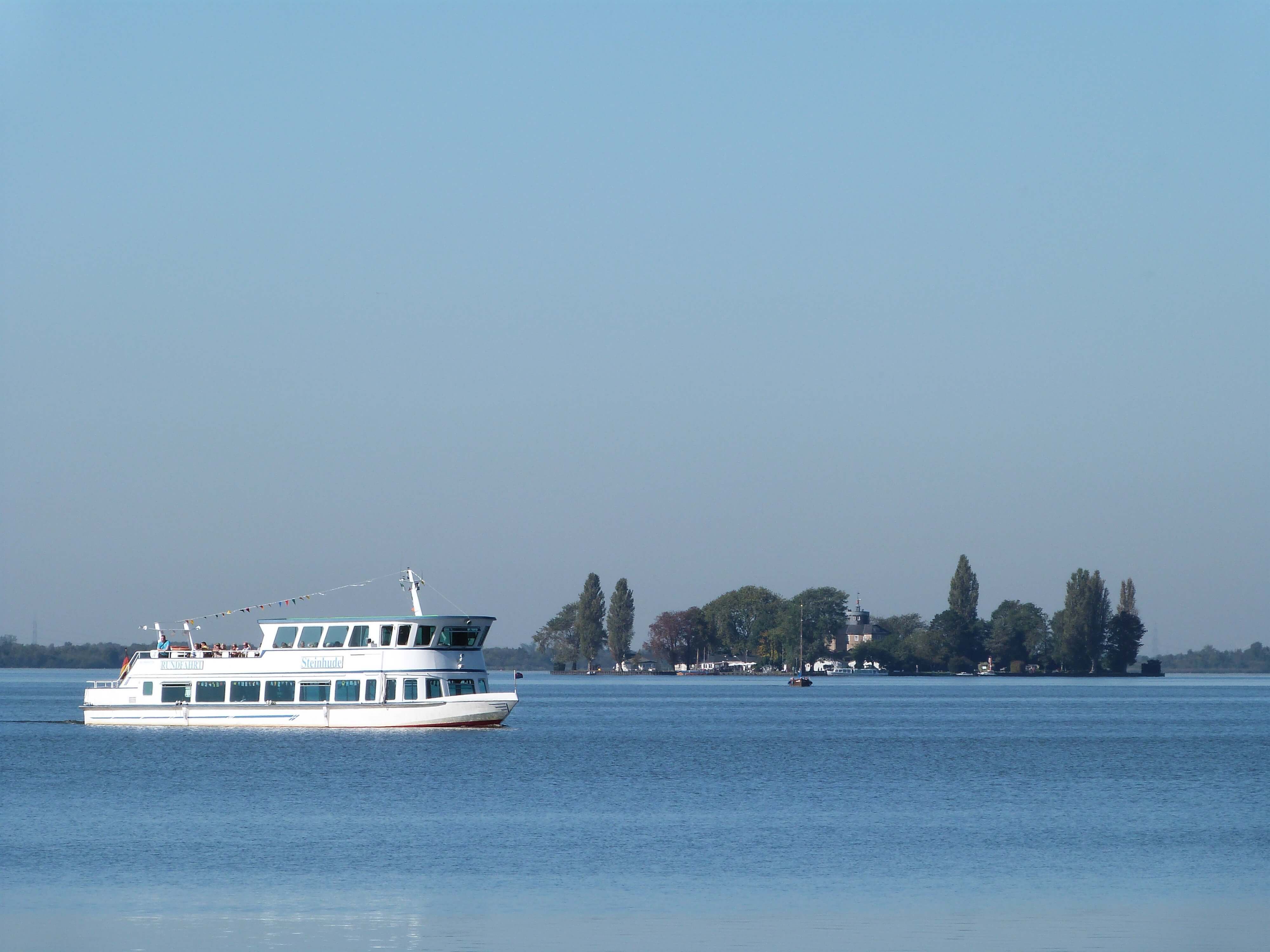 FGS Steinhude vor der Insel Wilhelmstein