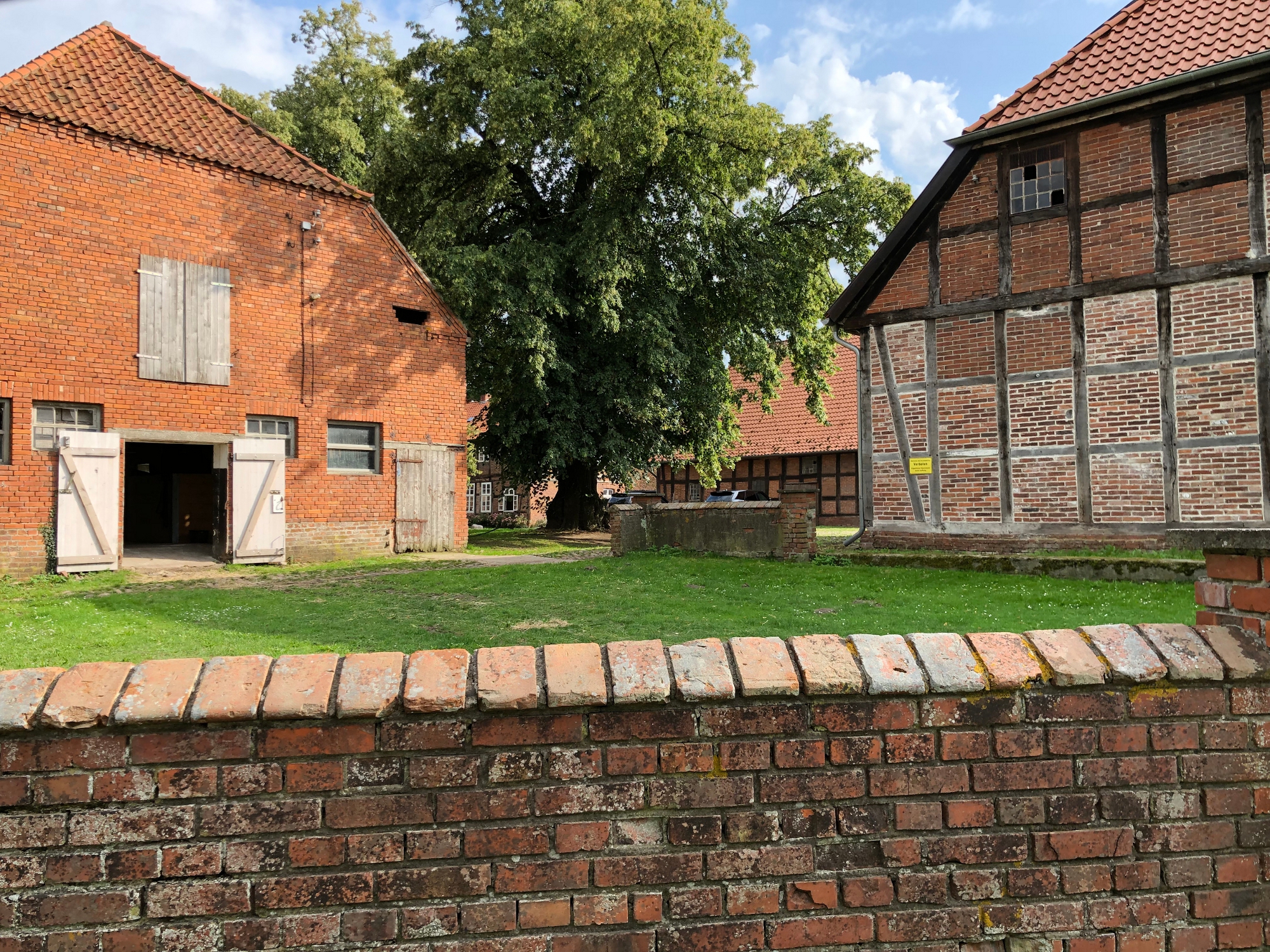 Gut Oenigstedt mit mittelalterlicher Motte