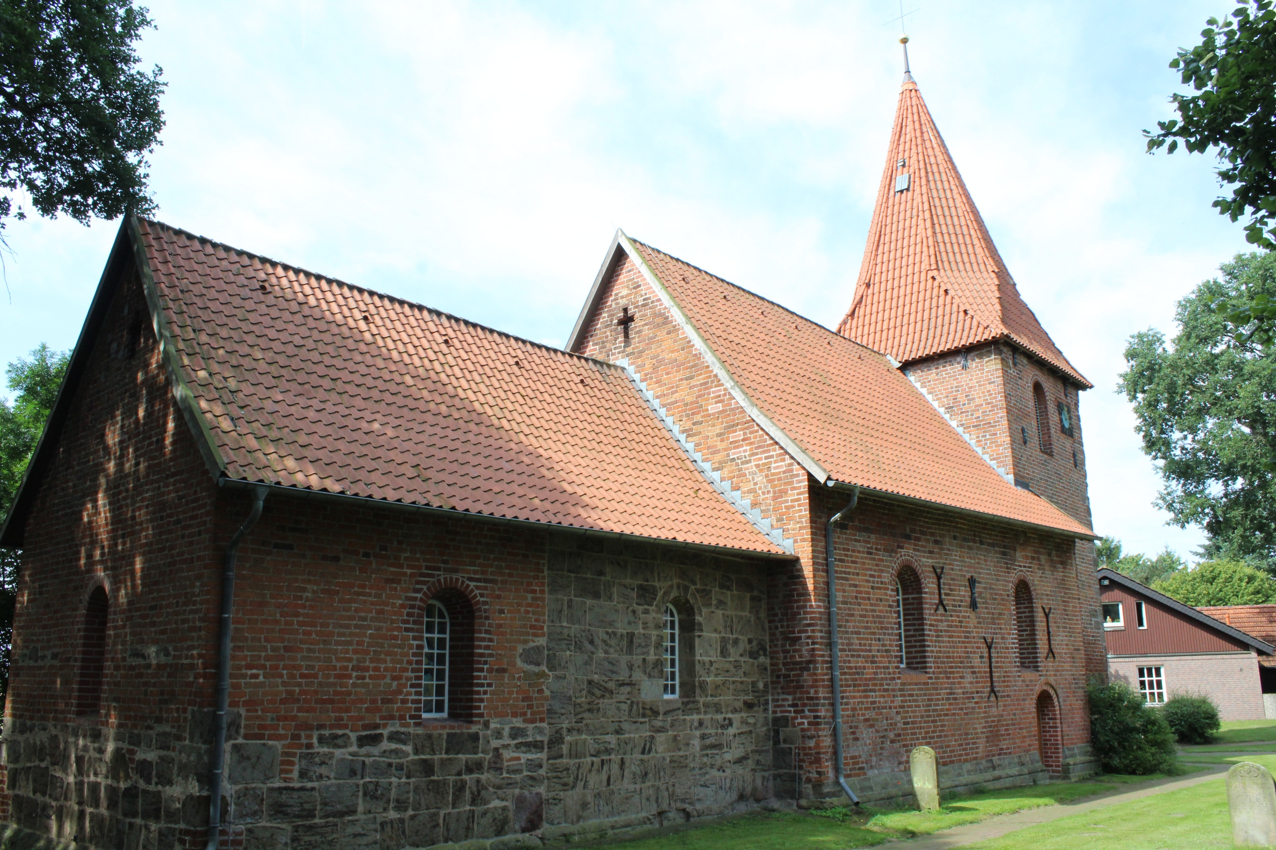 Kirche St. Cosmae et Damiani Hassel