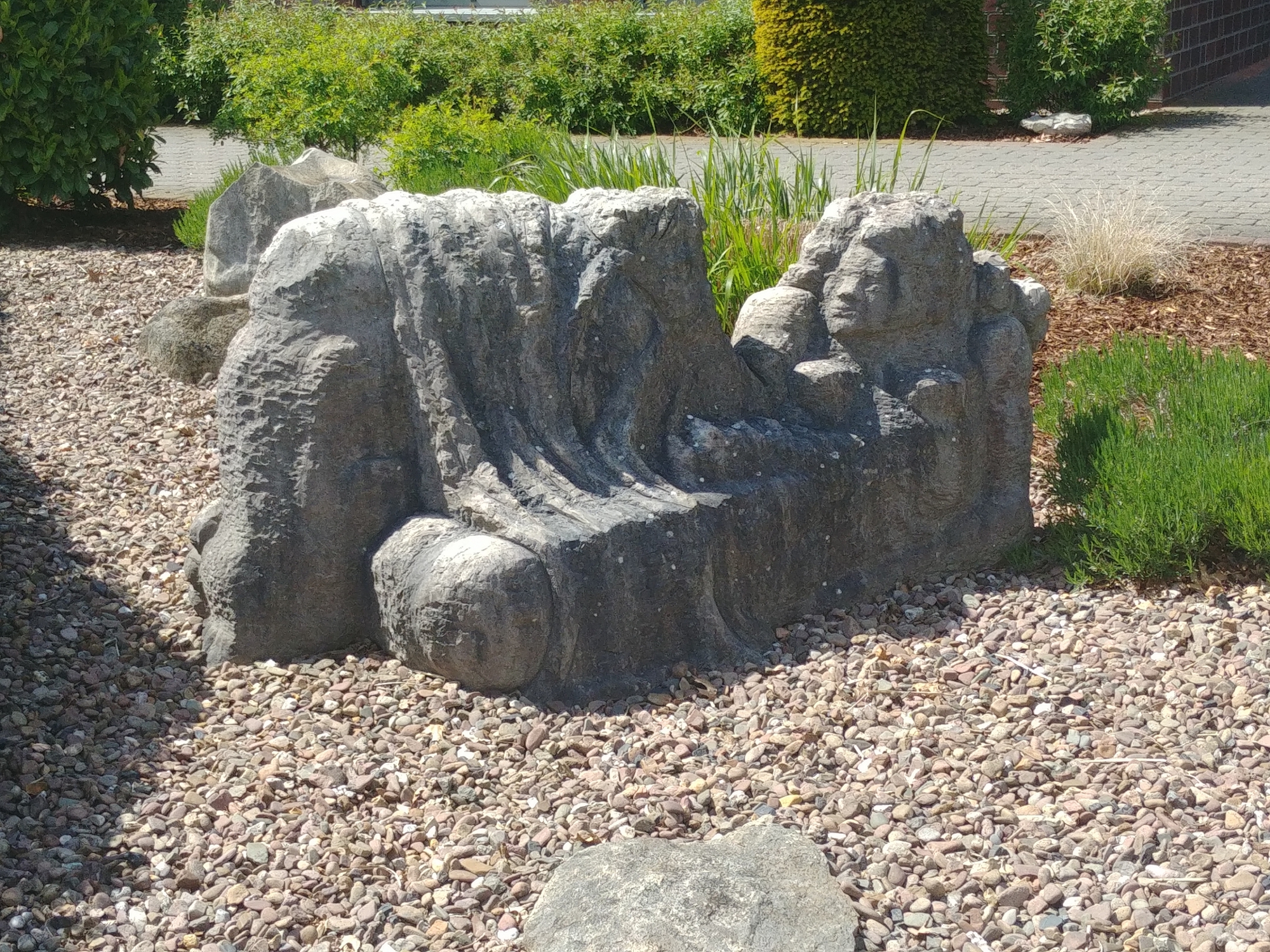 Skulptur "Die Liegende"