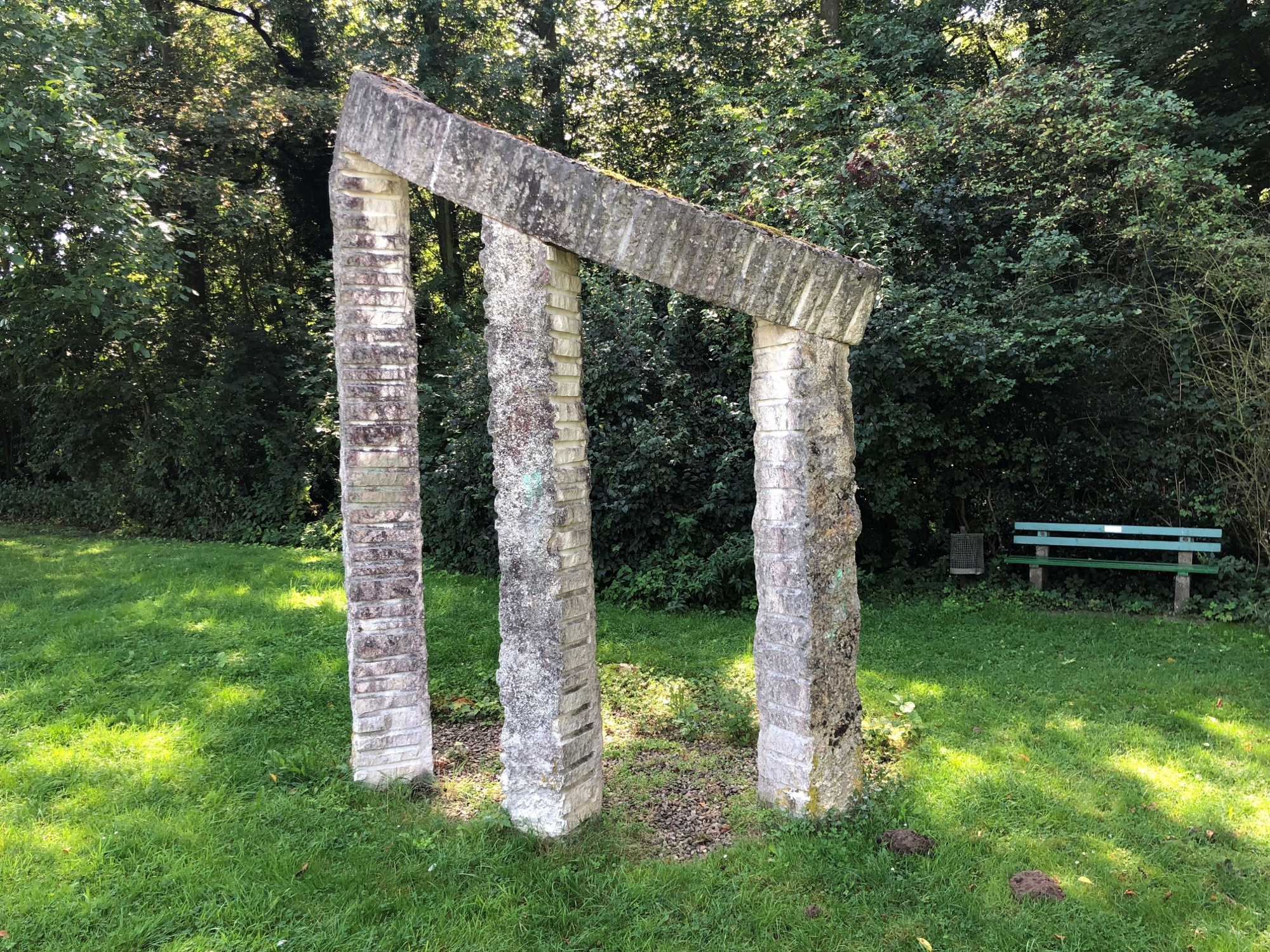 Skulptur „Anfang und Ende“ (Pilgermal)