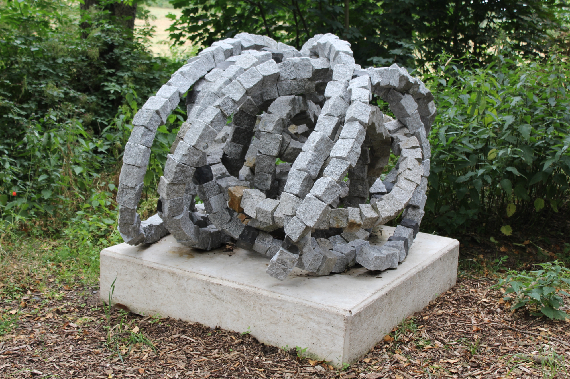 Skulptur "Rolle vorwärts"