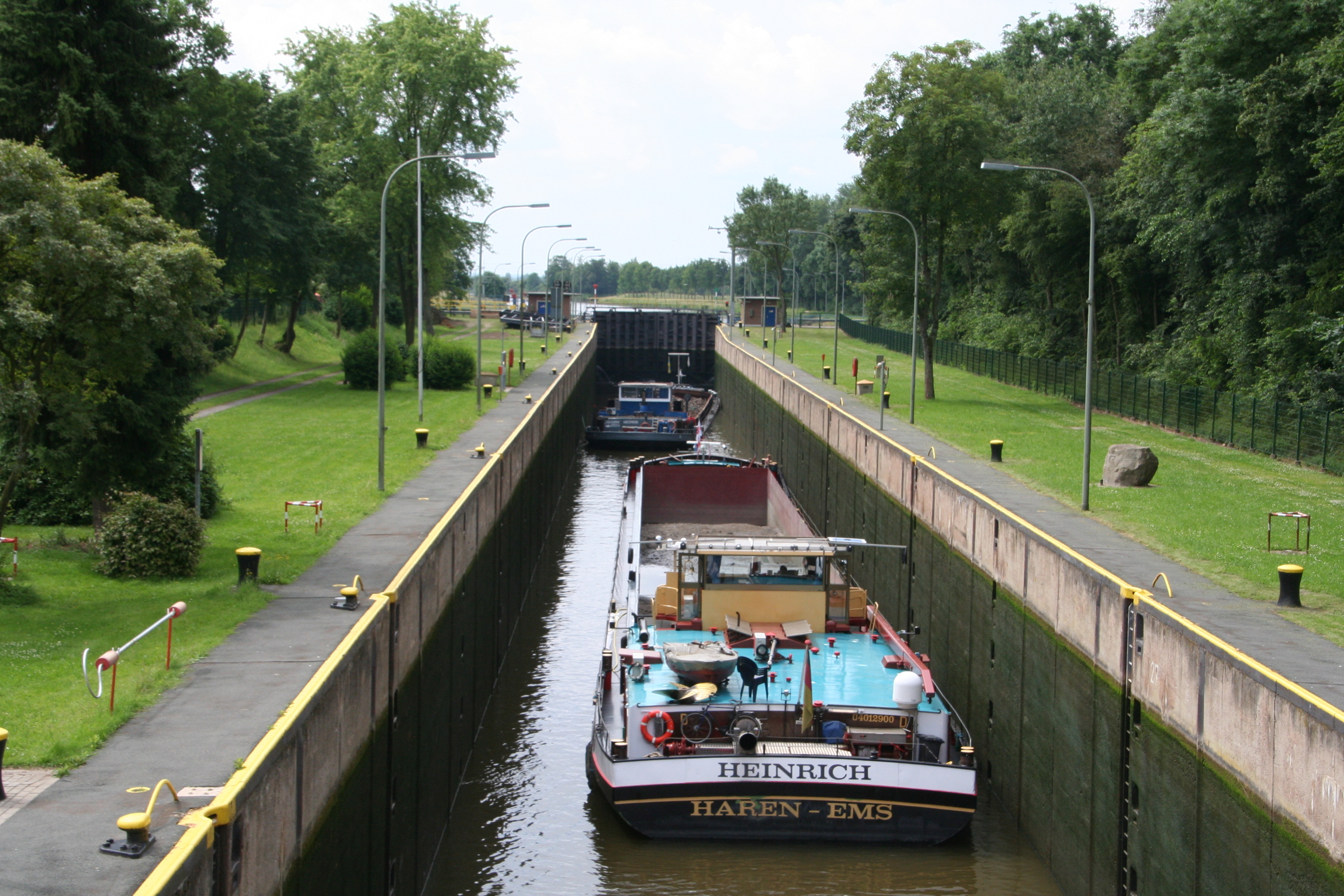 Laufwasserkraftwerk mit Staustufe und Schleuse Landesbergen
