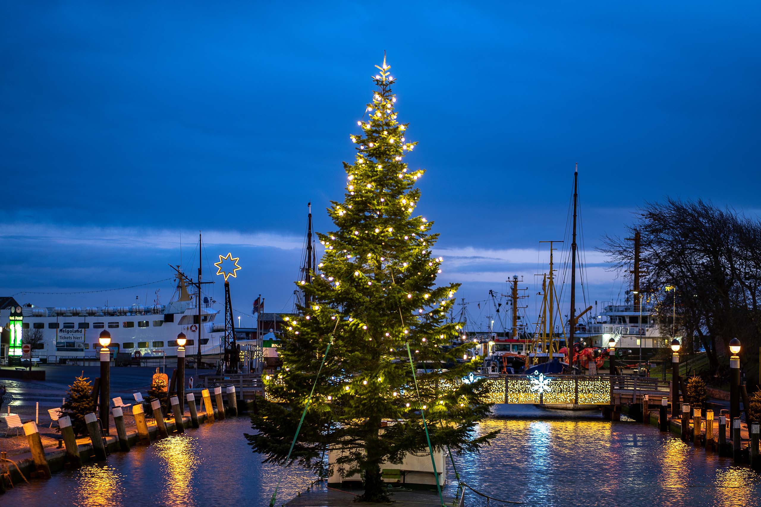 "Lass leuchten!" Christvesper mit Lichtermeer auf dem Ankerplatz
