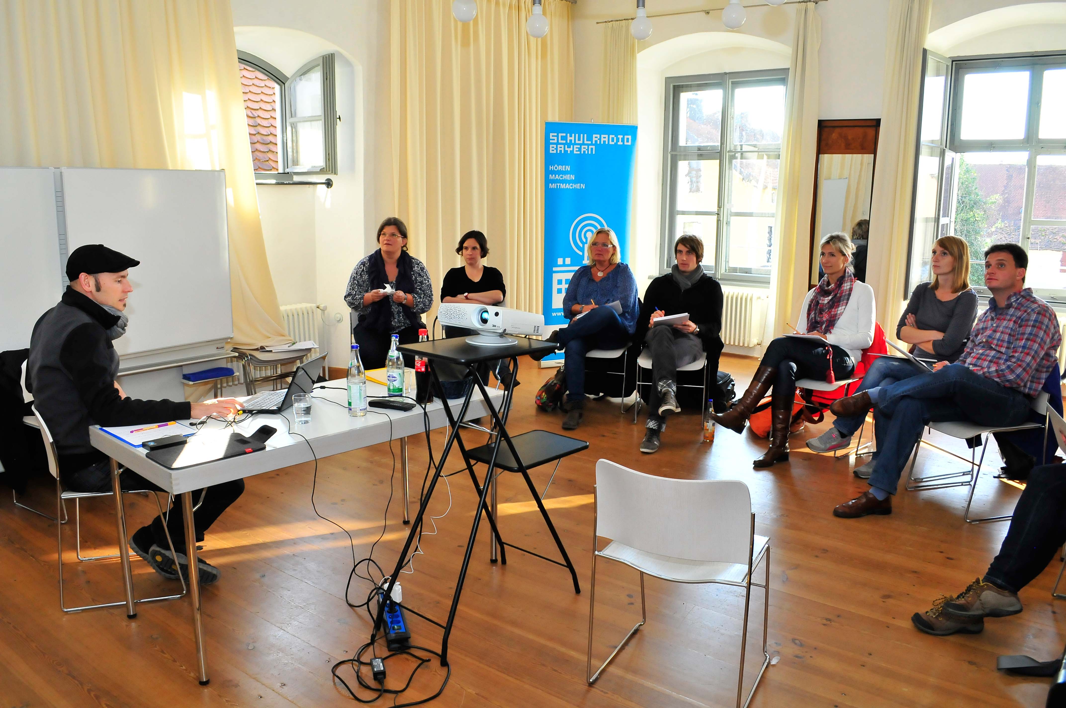 Podcast & Radio an der Schule? Mit MachDeinRadio gelingt der Einstieg,