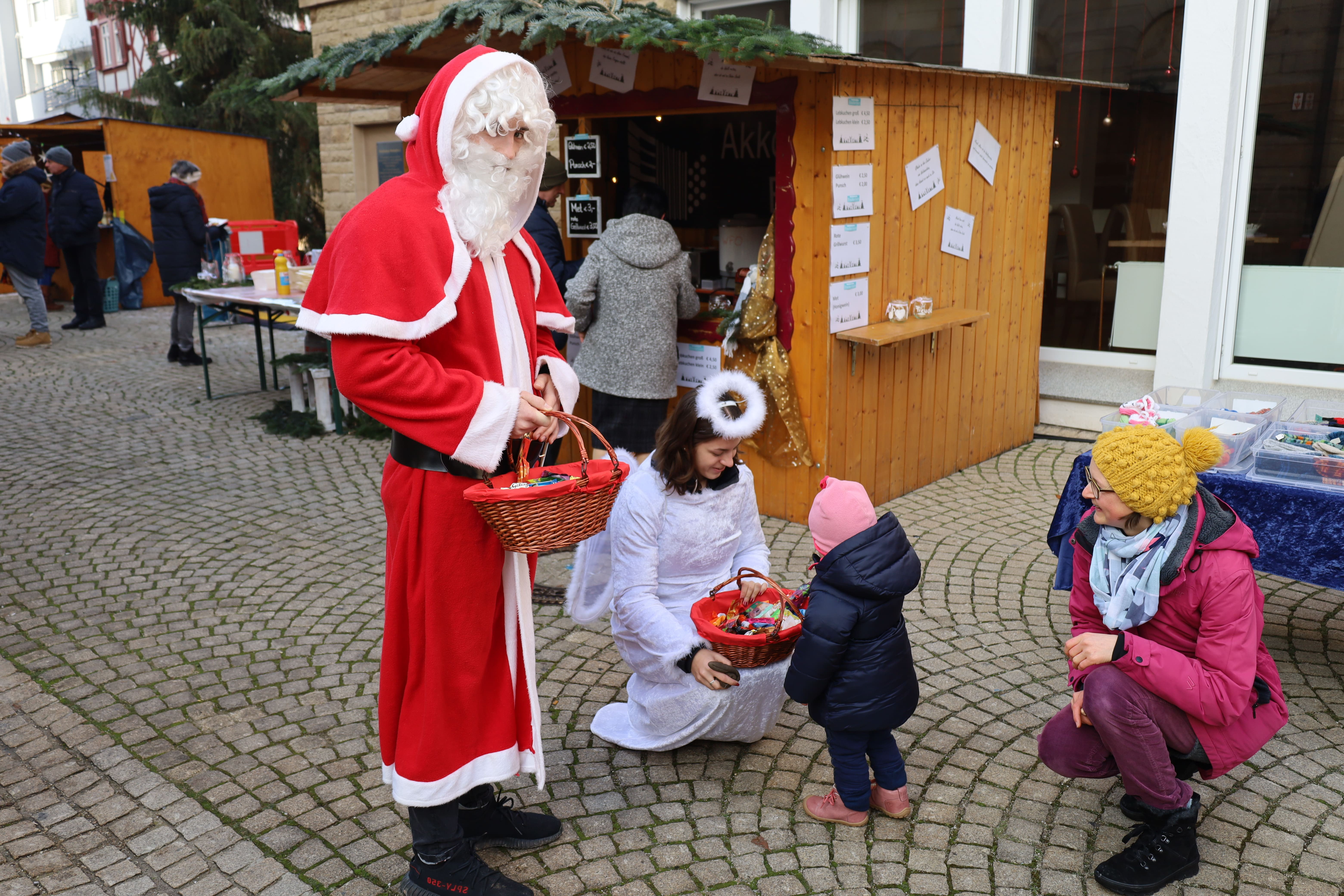 2022 Brackenheim Adventsmarkt Nikolaus und Engel
