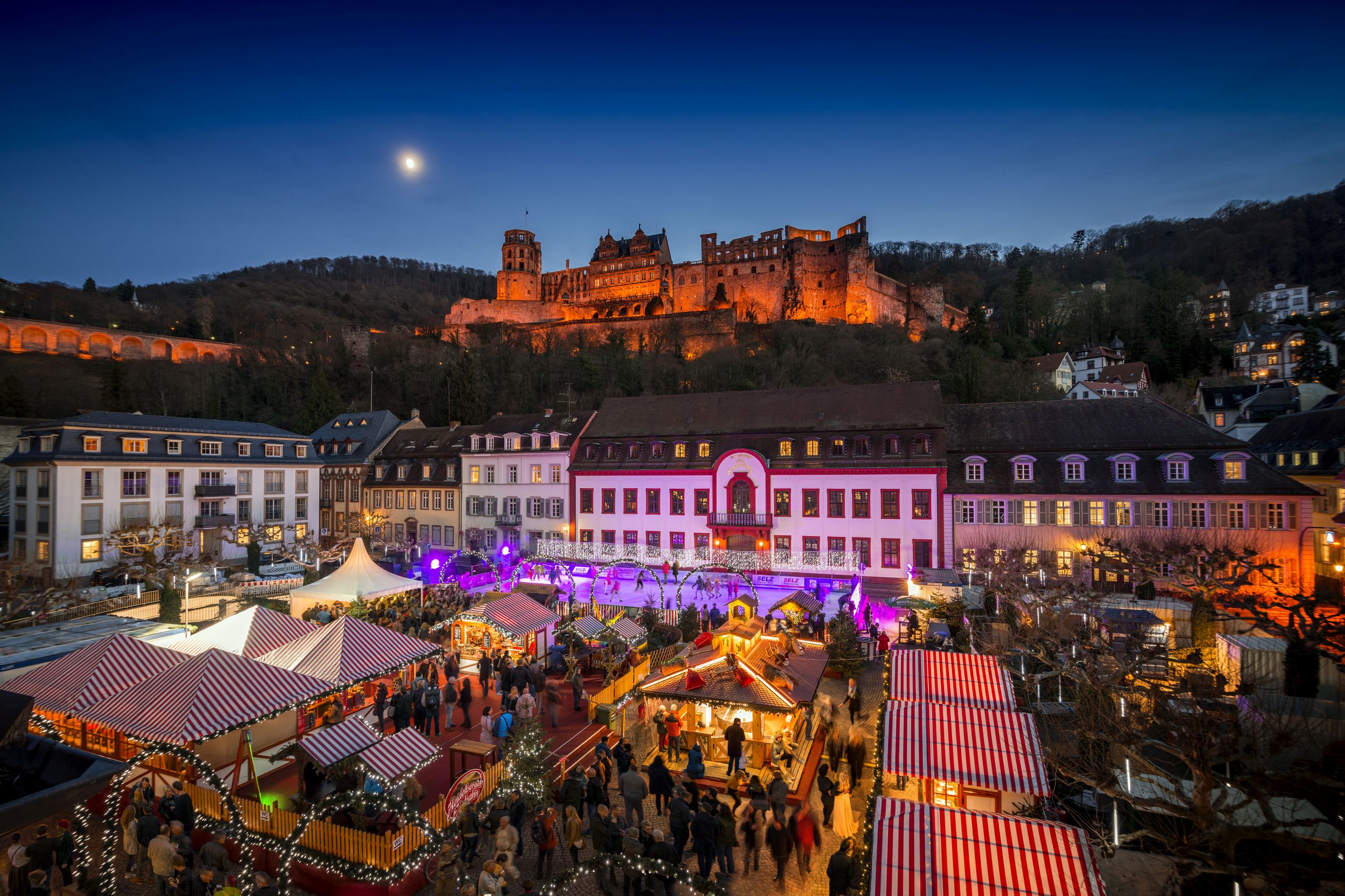 Heidelberger Weihnachtsmarkt | Eisbahn