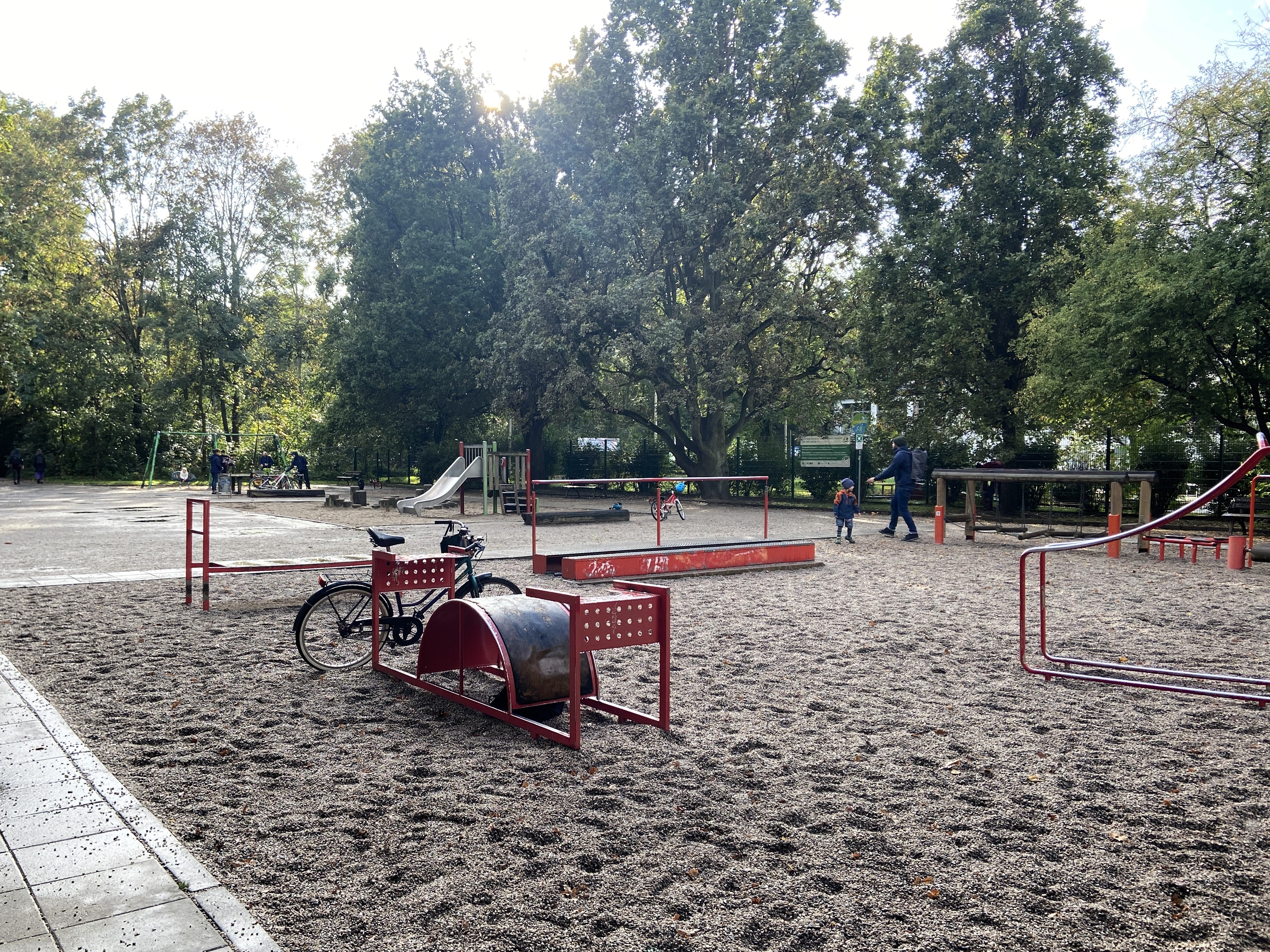 Spiel- und Fitnessplatz Anton-Bruckner-Allee – Motiv