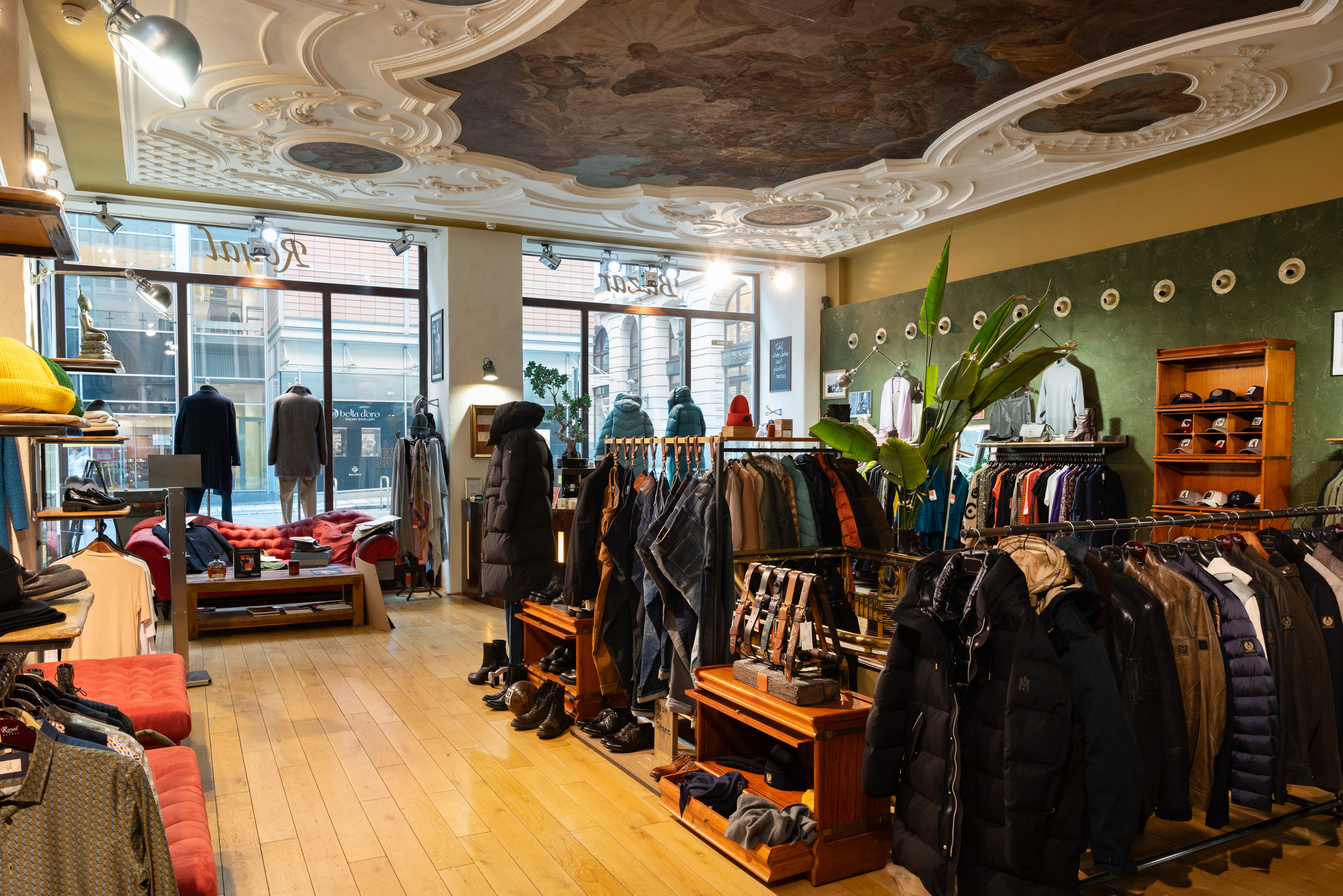 Bazar Royal – Motiv