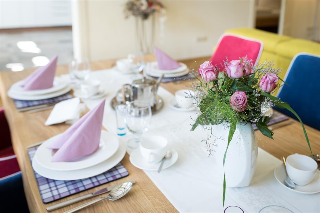 Tisch mit Blumen