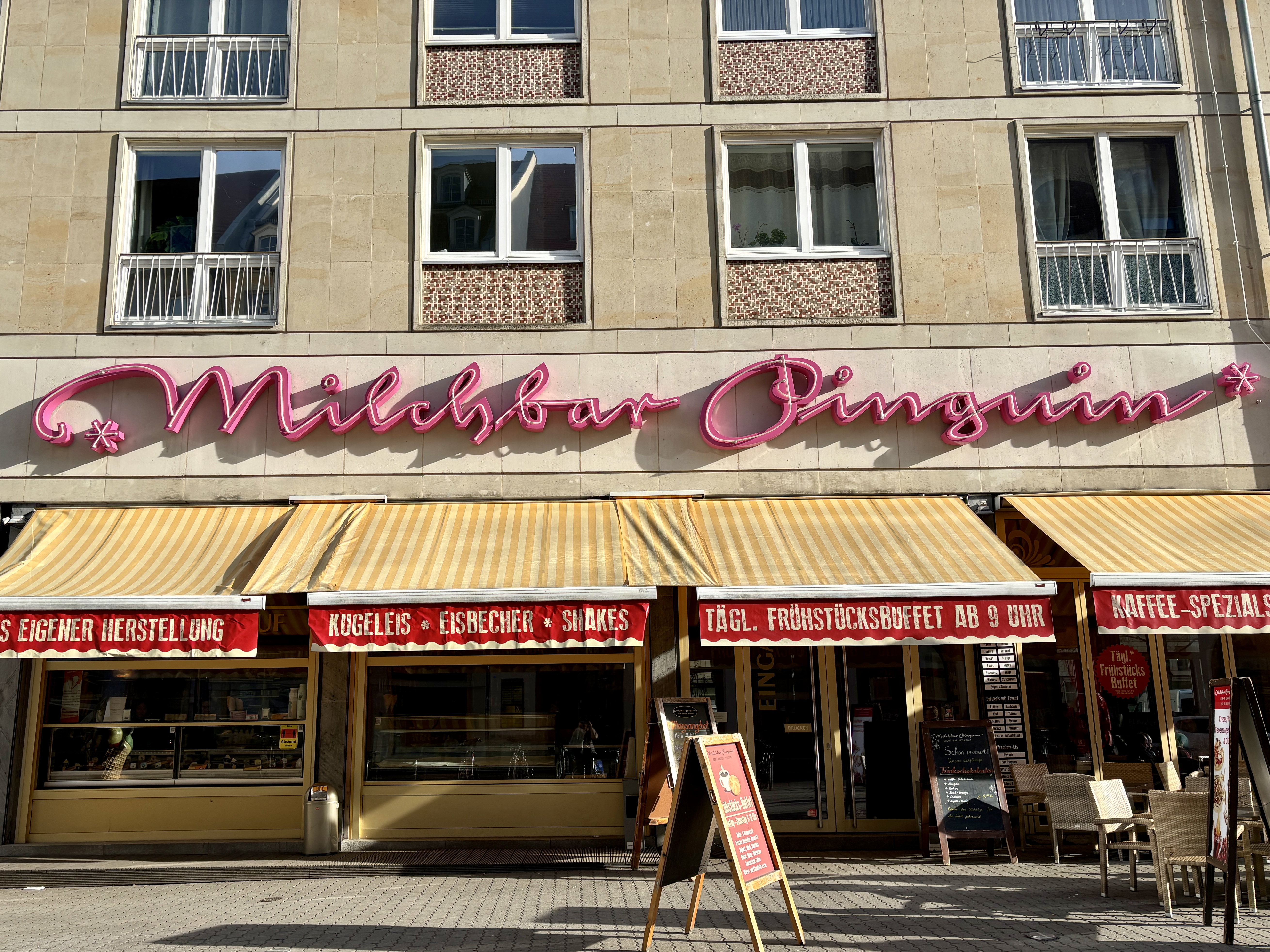Milchbar Pinguin – Motiv
