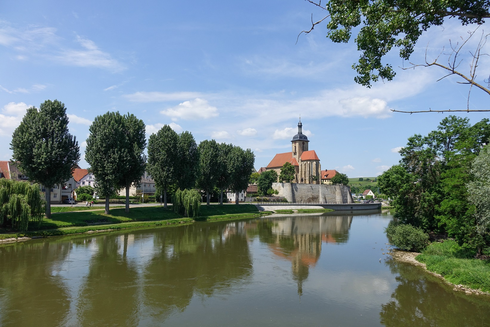 Blick auf die Regiswindiskirche | Lauffen am Neckar | HeilbronnerLand