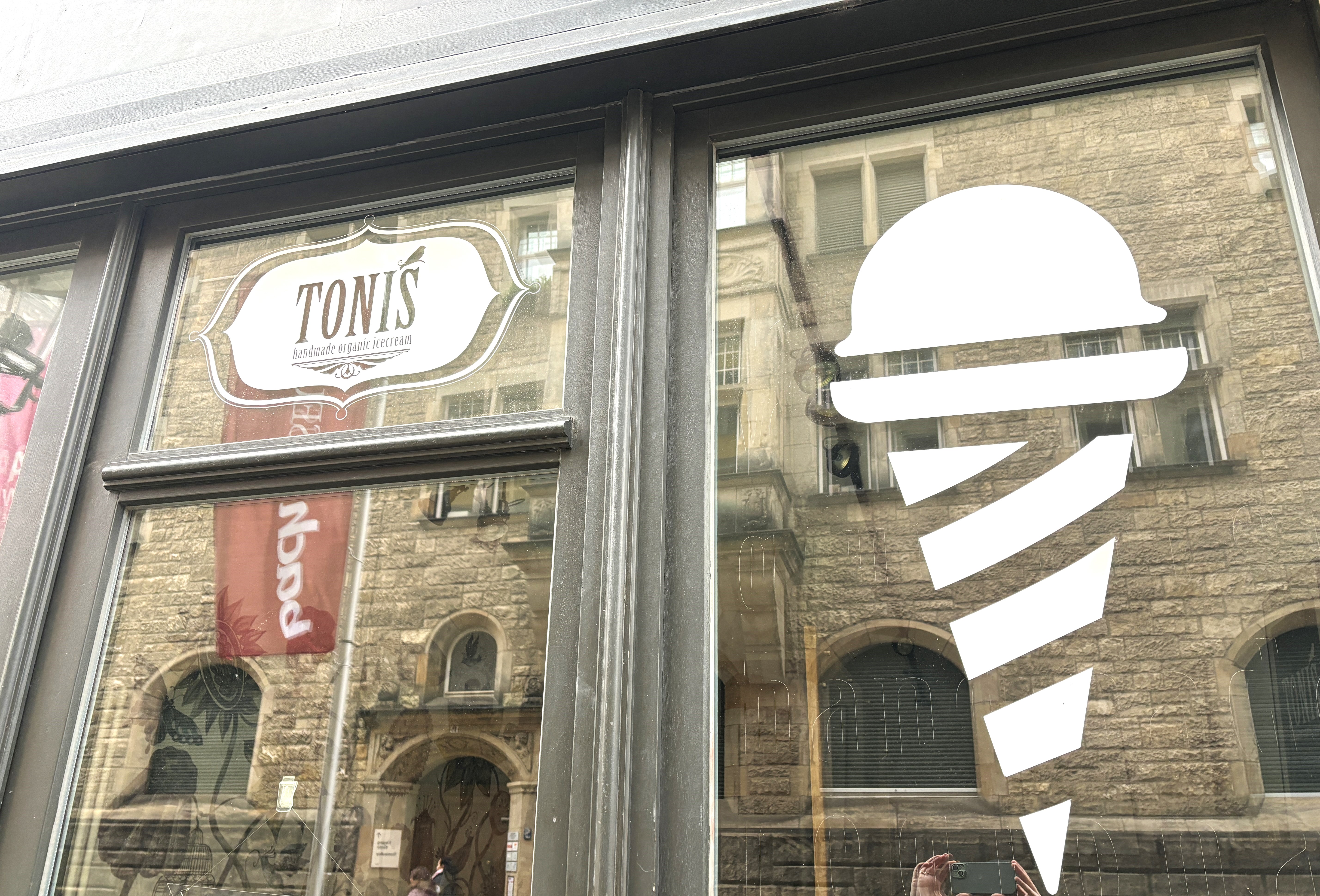 TONIS- handmade organic ice cream – Motiv