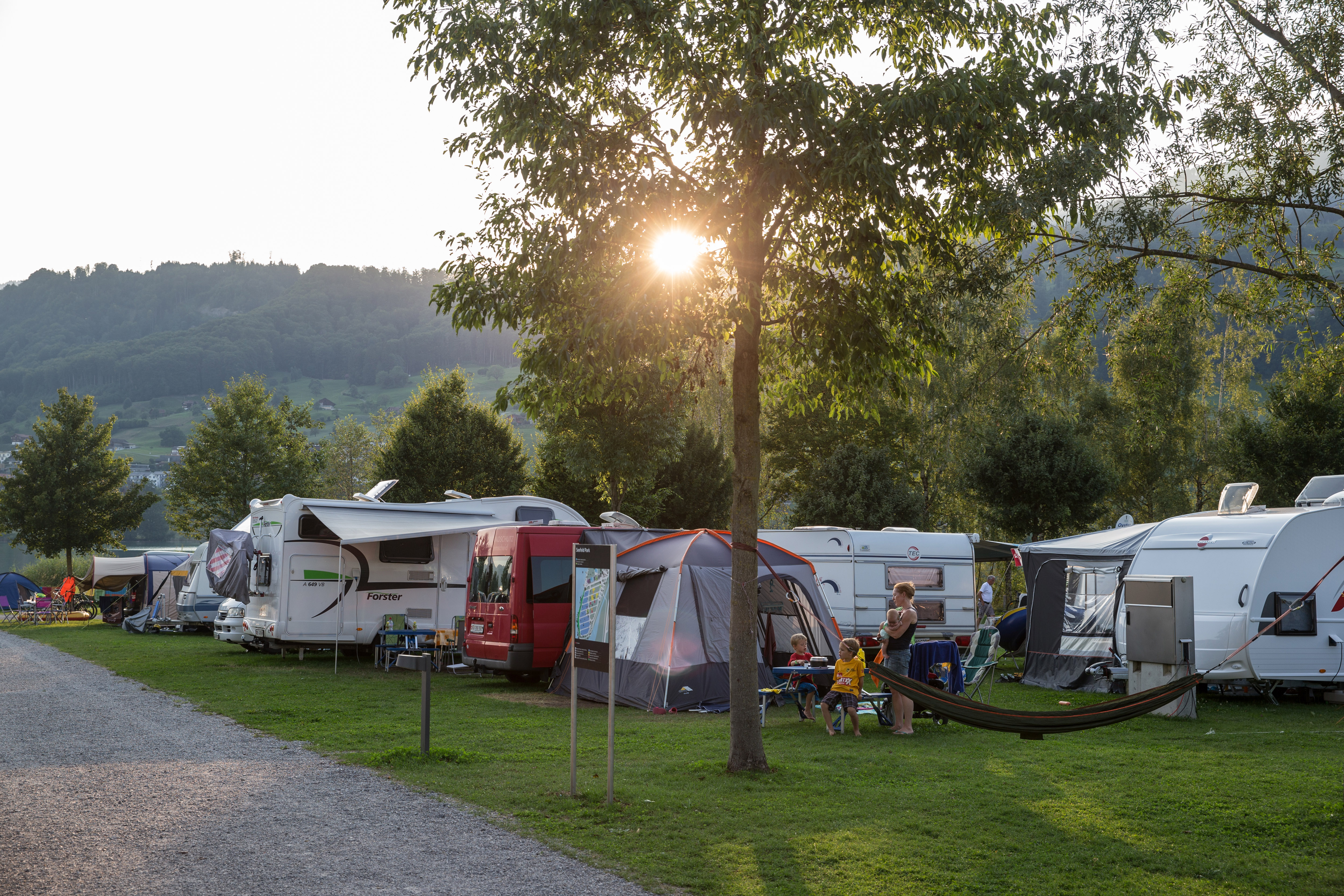 4 mann zelt wasserdicht Einfach aufzubauendes Campingzelt für Personen – 100 % und sturmfest | Kostenlose Lieferung Category:Fahrräder_LED mit Standlicht UNFRASLOP 700C Aluminiumlegierung Rennrad Inklusive Transporttasche und Befestigungsset COLOR/VARIANT:BLACKOUT - CBL 2.0 ICE MIRROR