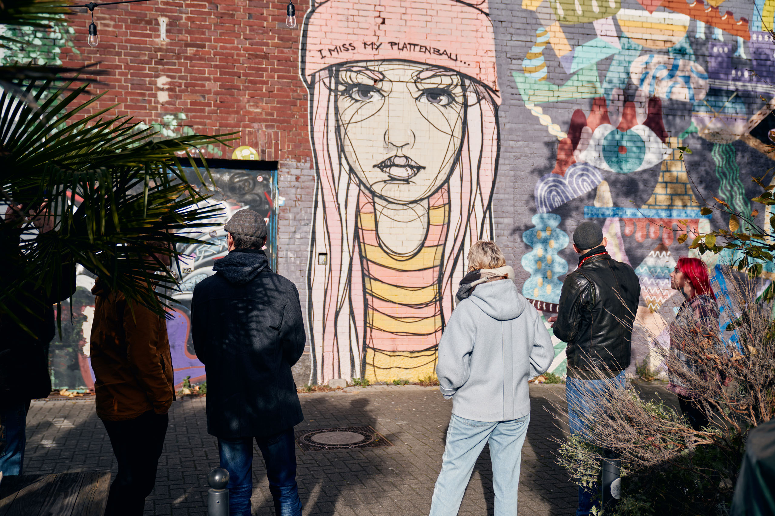 絵画 Berlin Citizen: I miss my plattenbau – Street Art in Cologne by El Bocho