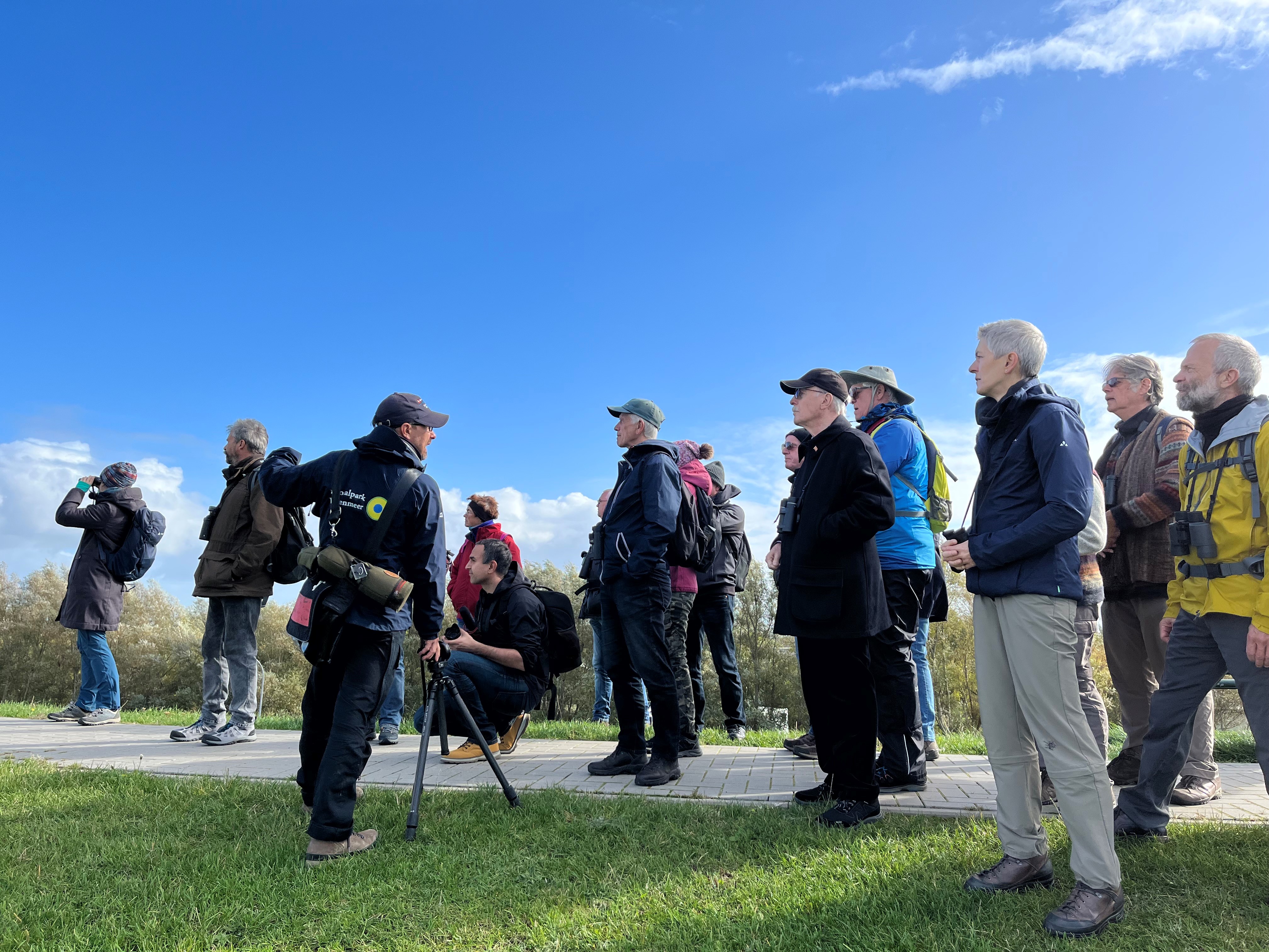 Touristengruppe bei Fahrradexkursion nach Cappel Neufeld.