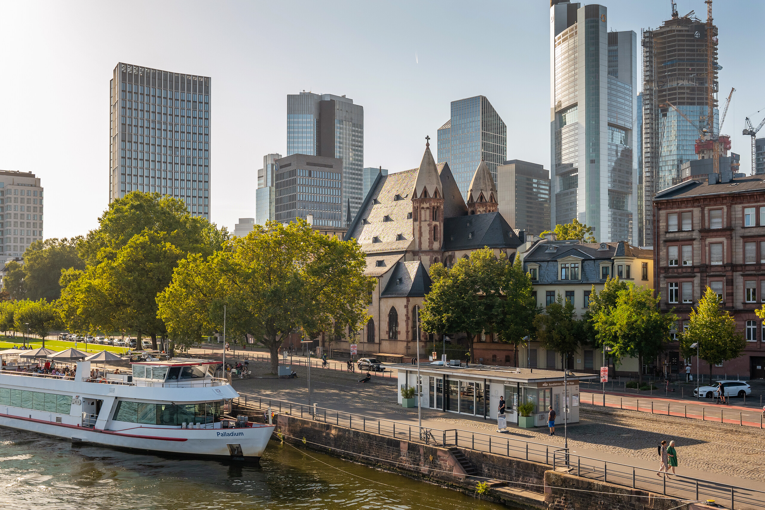 Panoramafahrt Frankfurt mit dem Schiff der KD Köln-Düsseldorfer