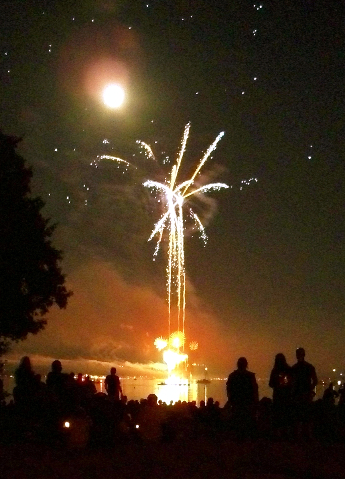 feuerwerk-mardorf-badestrand-fontaine.jpg