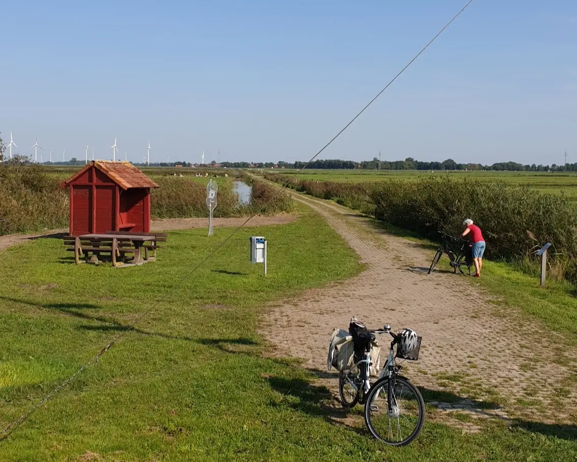Rastplatz / Fahrradschutzhütte in Freepsum am Tiefsten Punkt