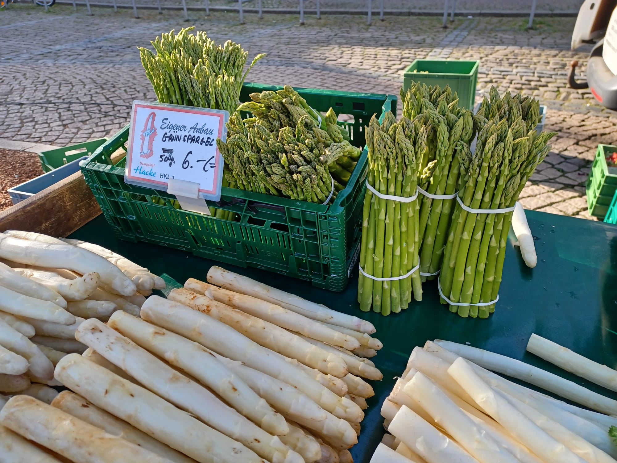 Spargelhof Hacke auf dem Wochenmarkt