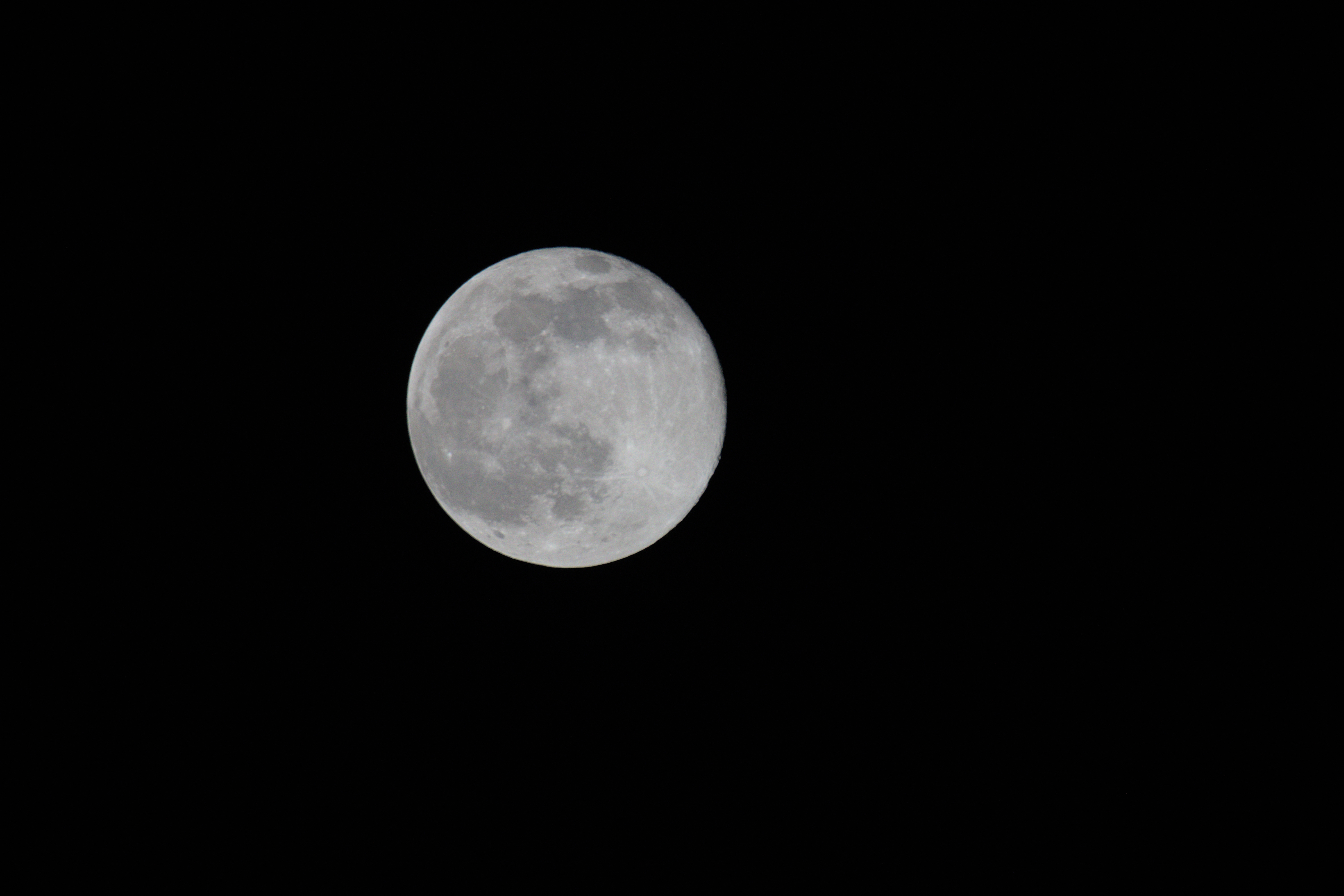 Vollmond über dem Hafen Fedderwardersiel<br>