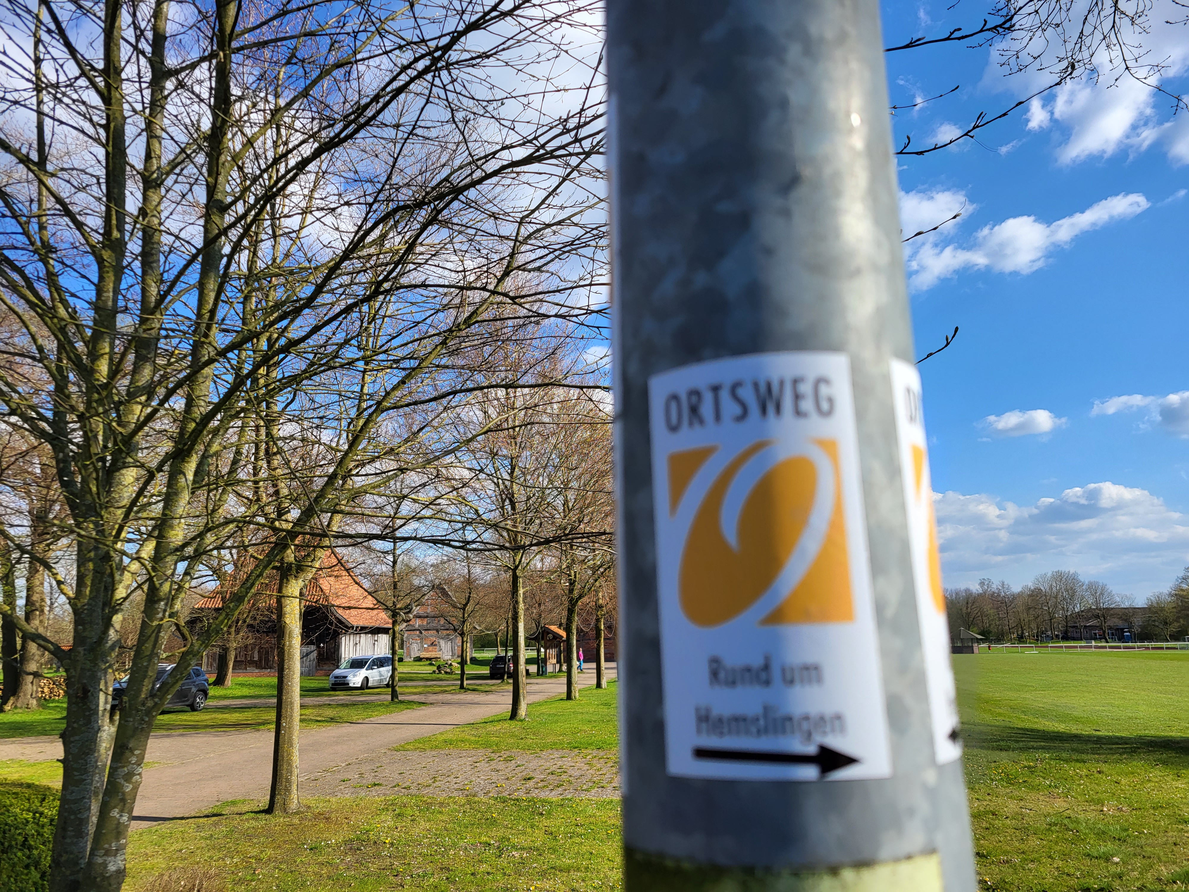 Brockwischenhus und Logo vom ORTSWEG Rund um Hemslingen